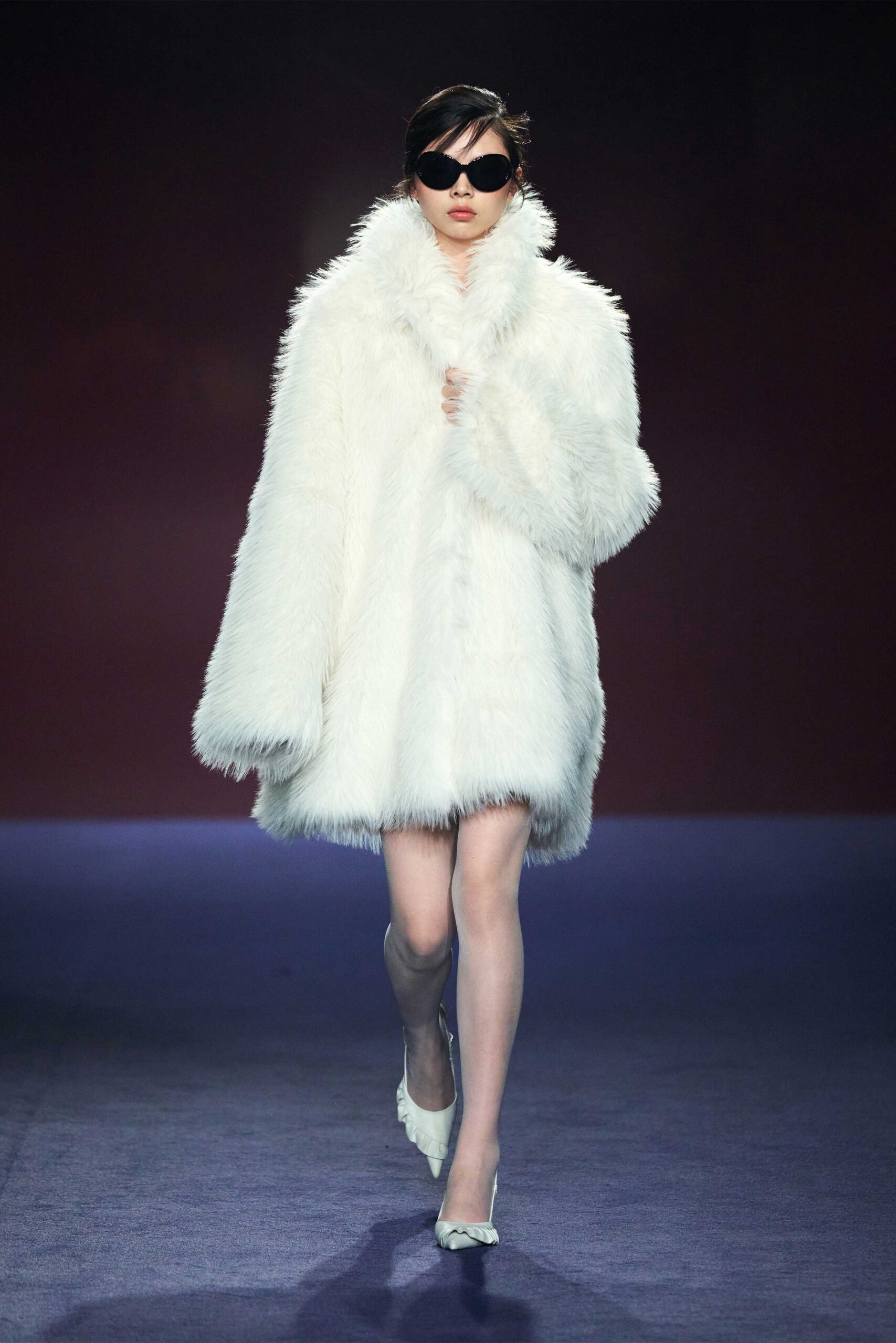 white faux-fur long-sleeve oversized layered coat