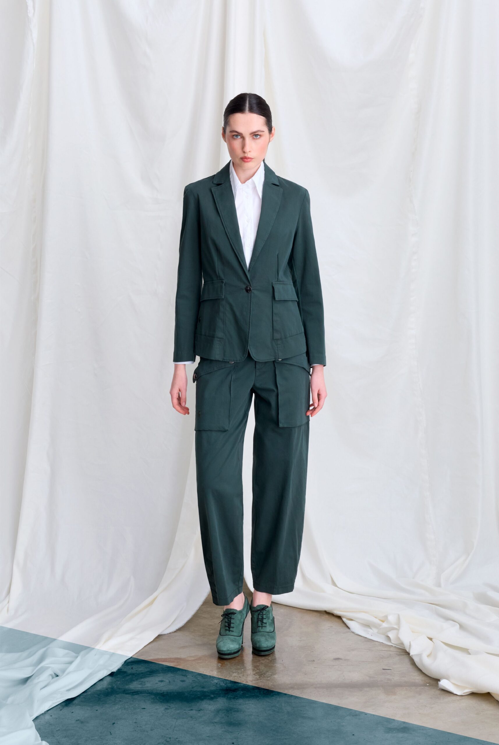 green cotton long-sleeve collared tailored zippered pockets suit