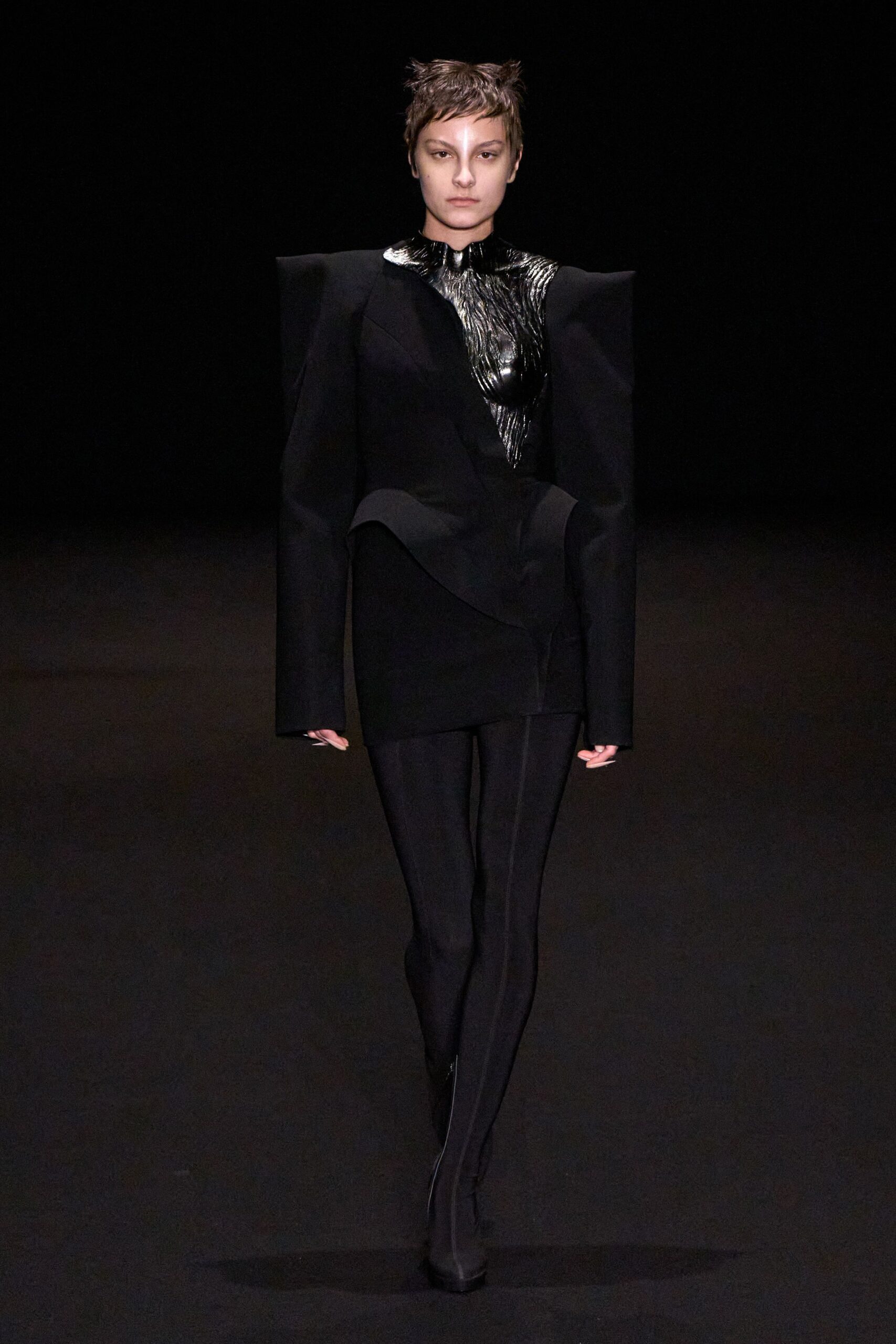 black silk long-sleeve collared fitted structured zippered blazer