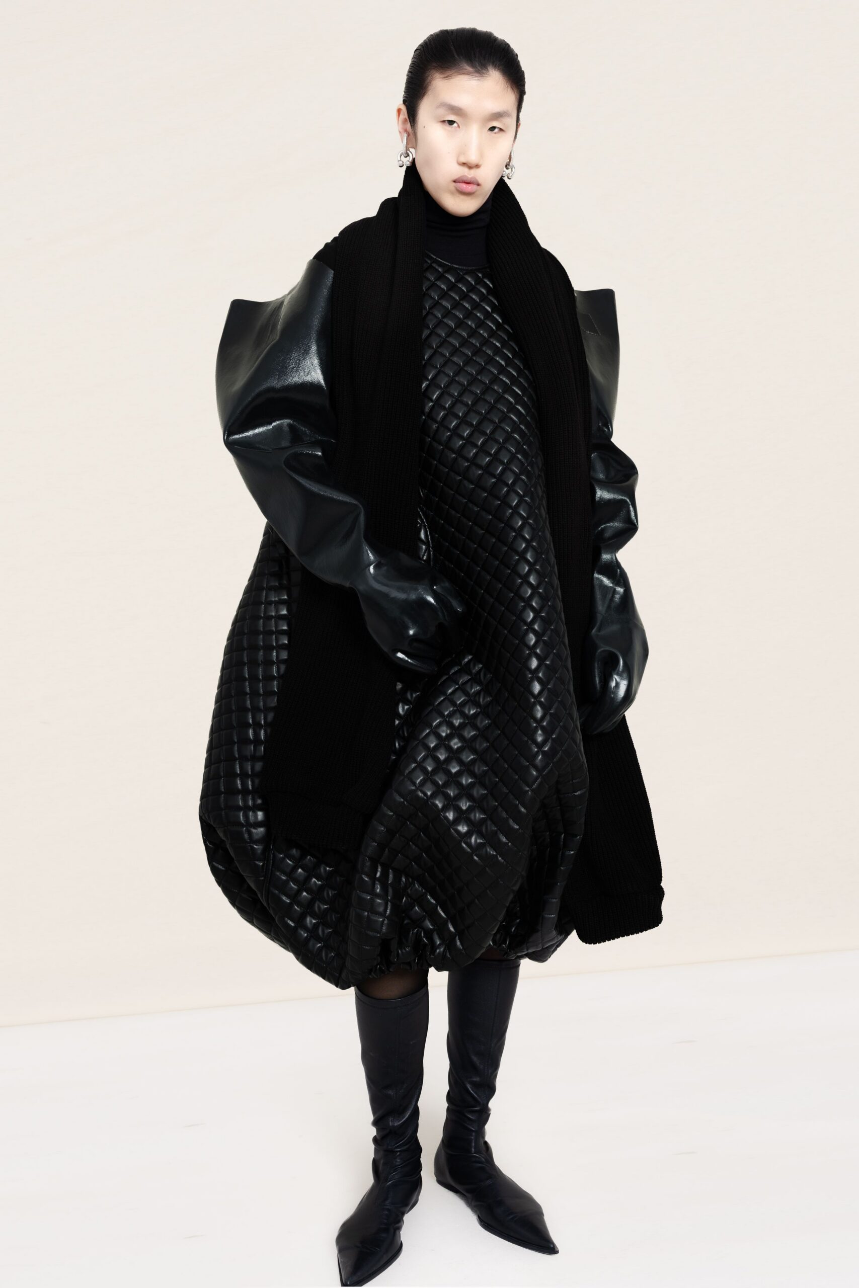black wool sleeveless oversized padded coat