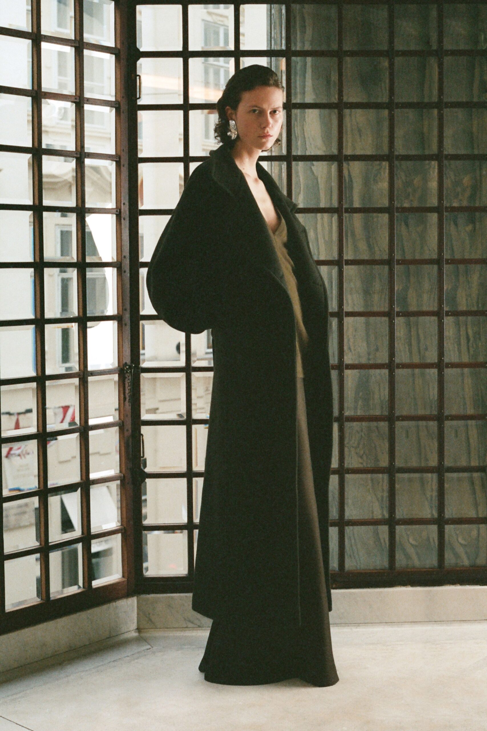 black wool long-sleeve collared relaxed draped coat