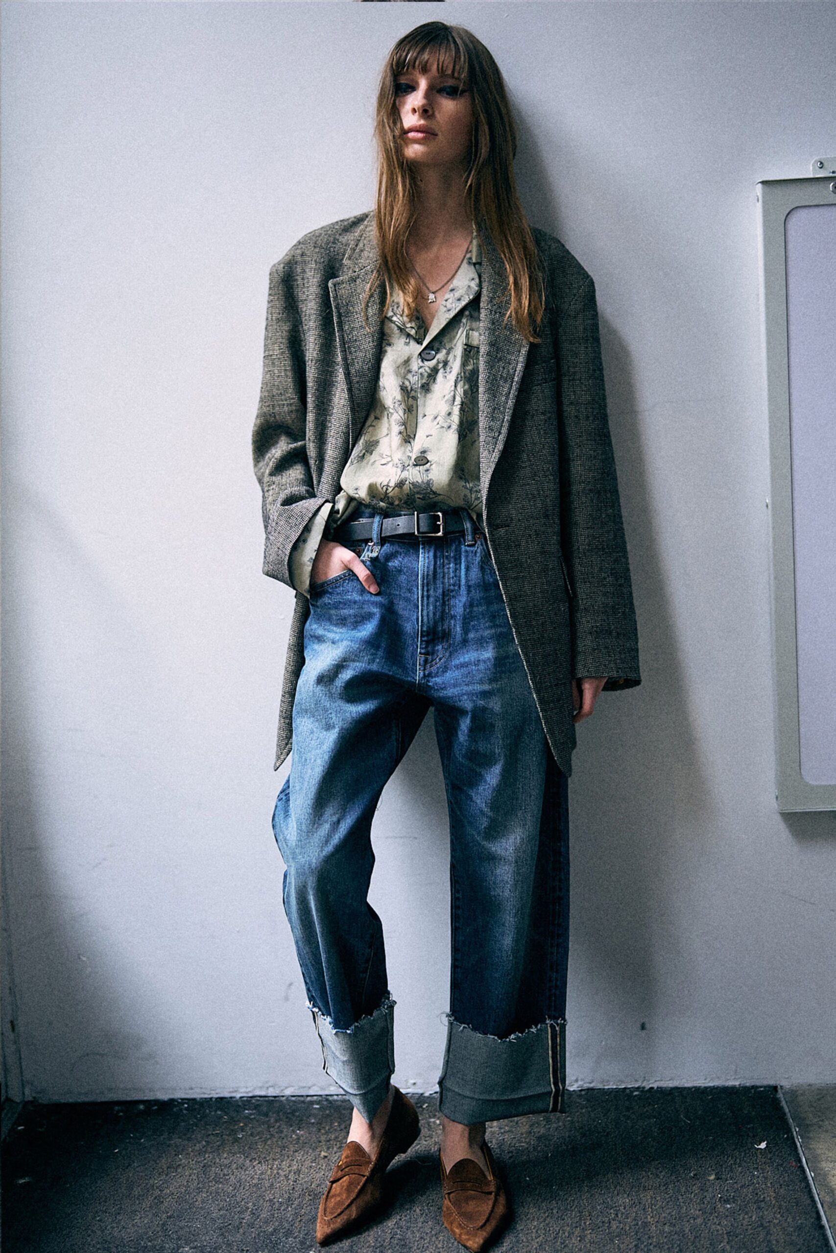 gray wool long-sleeve collared relaxed buttoned blazer