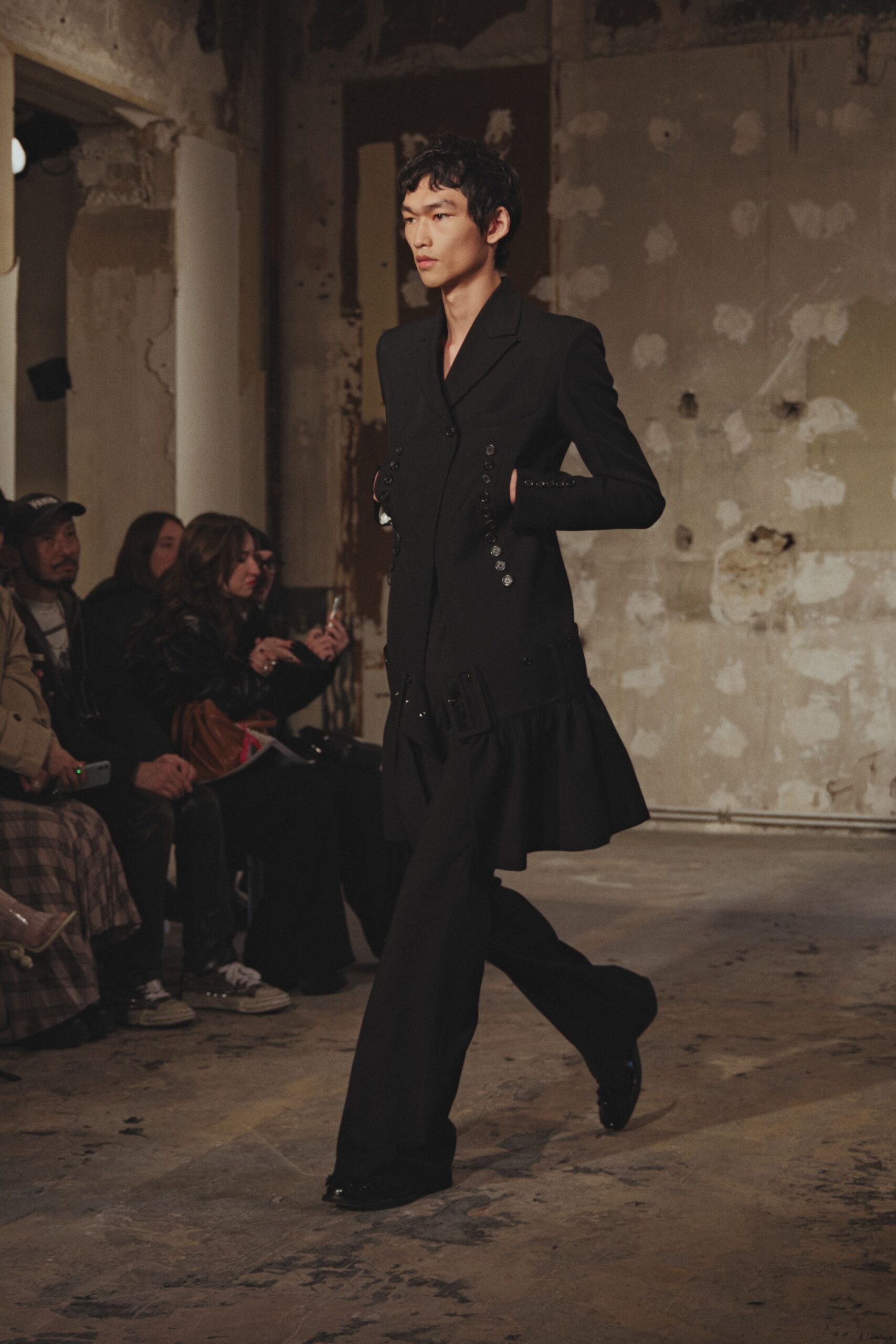 black wool long-sleeve collared fitted buttoned blazer