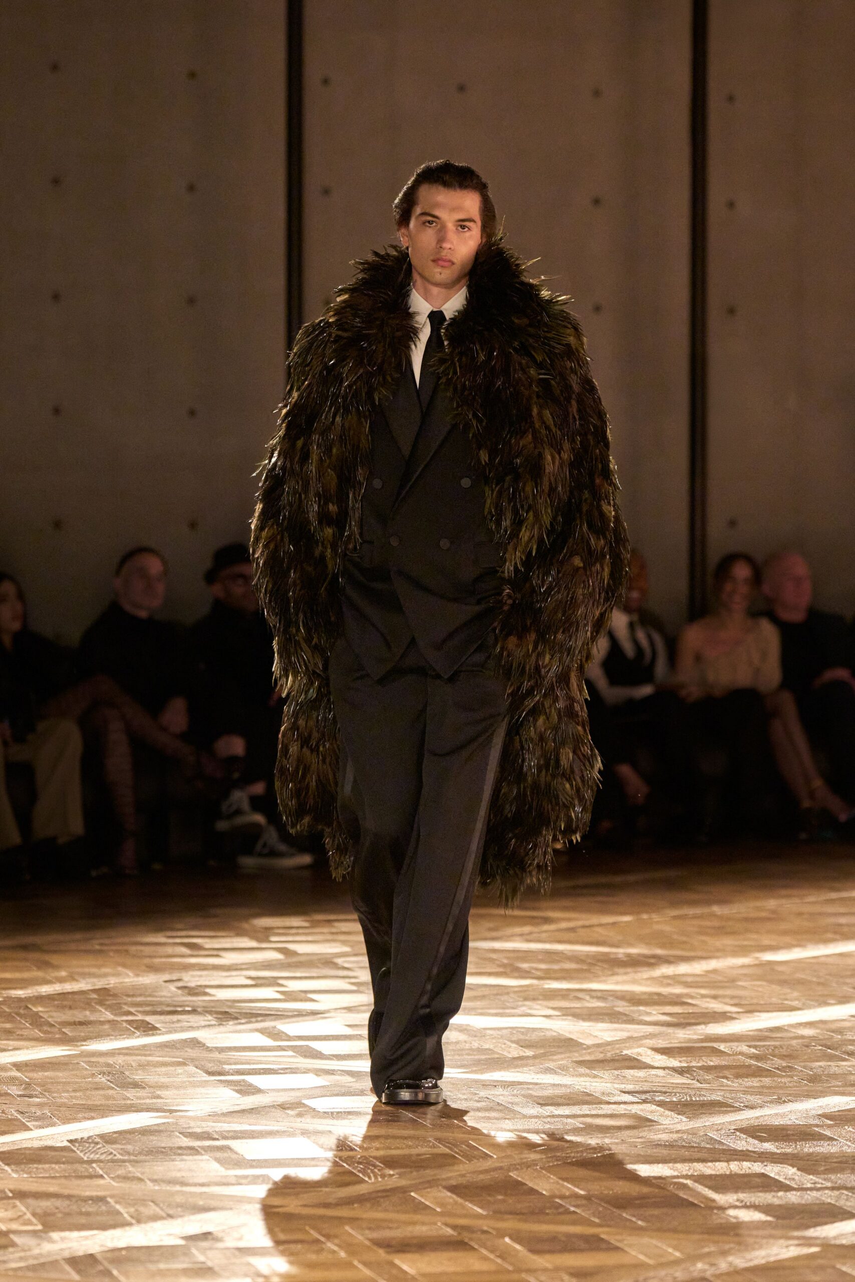 black wool long-sleeve collared tailored buttoned suit