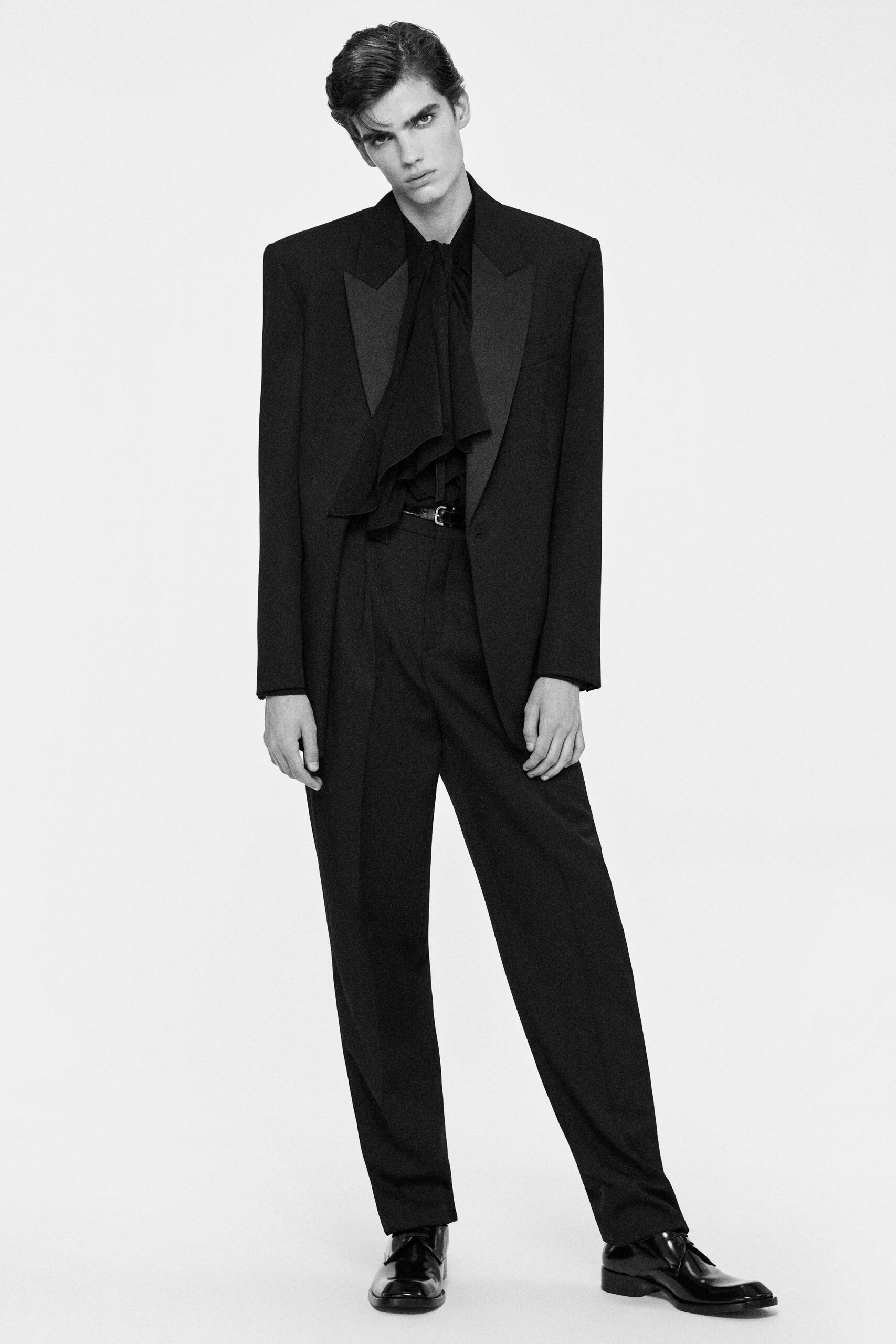 black wool long-sleeve collared tailored buttoned suit