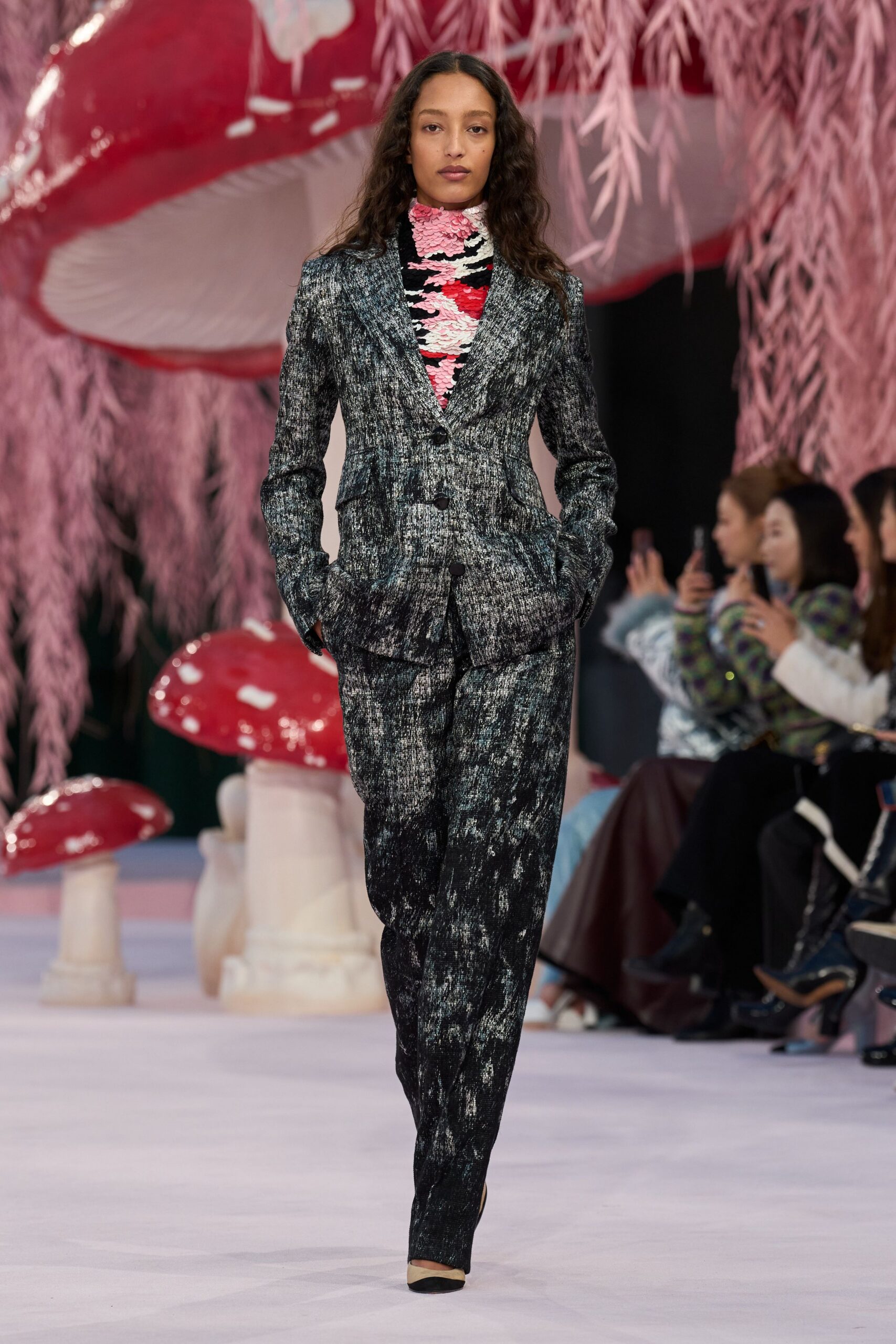 black wool long-sleeve collared tailored printed suit