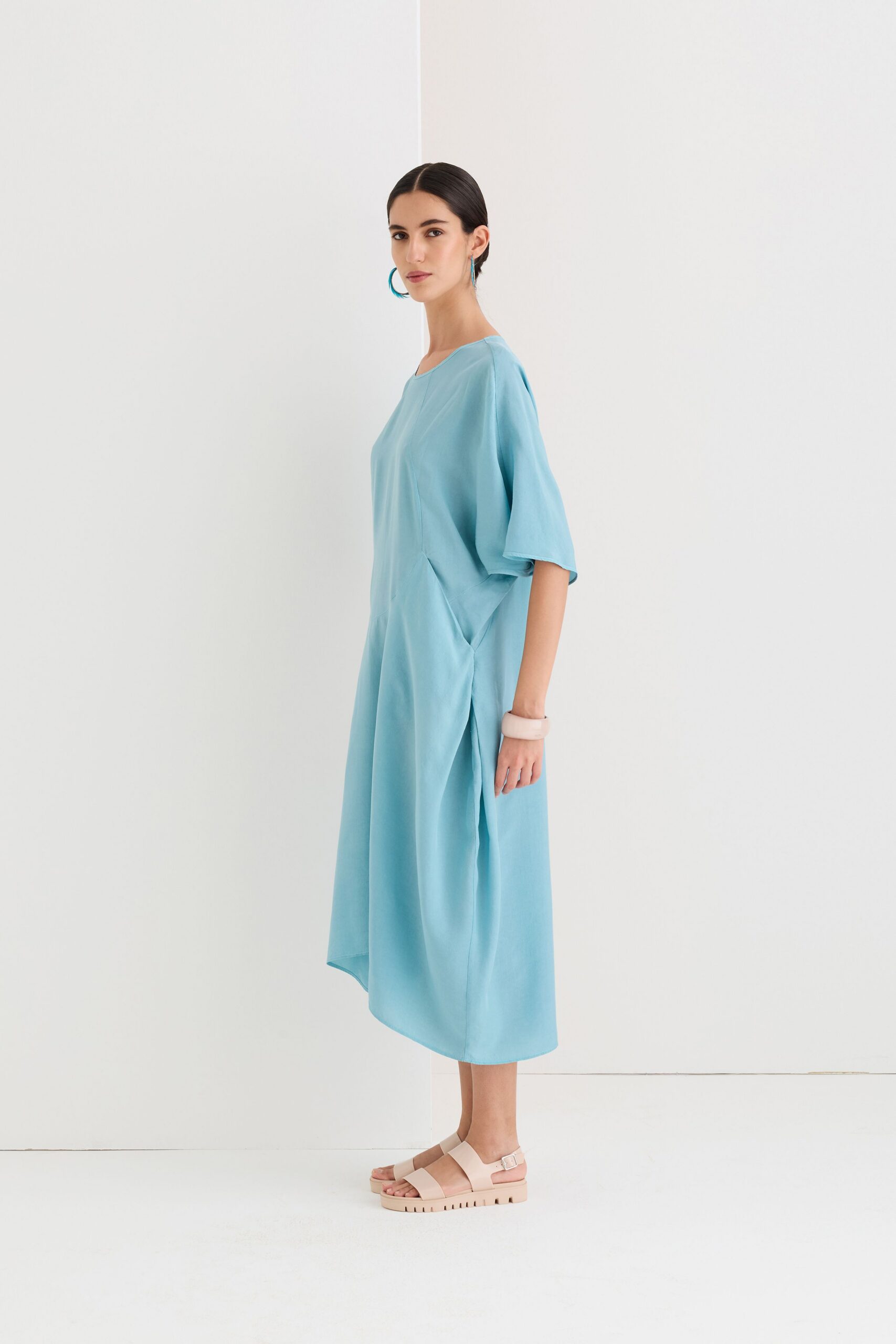 blue cotton short-sleeve scoop-neck relaxed draped midi dress