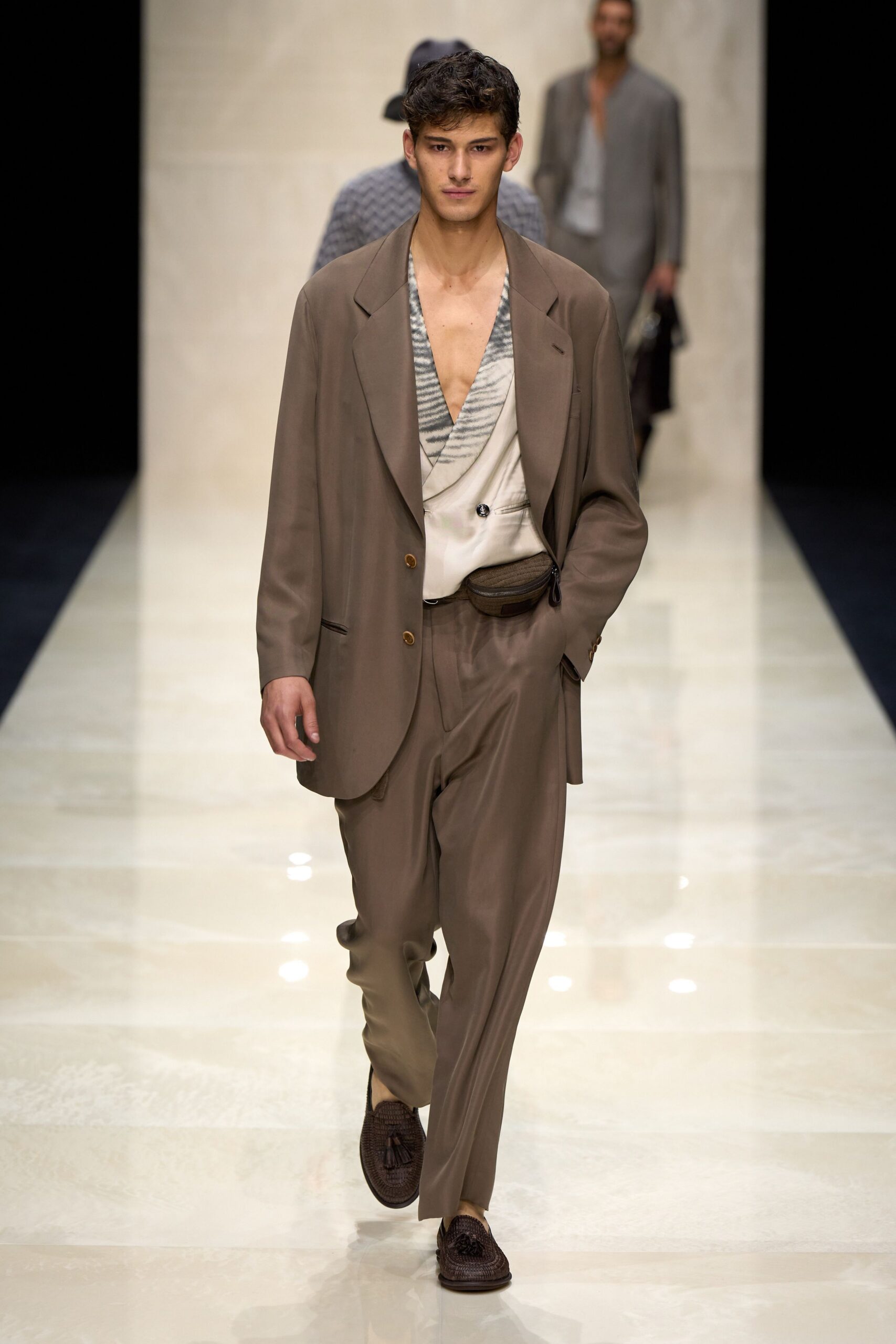 brown cotton long-sleeve collared tailored buttoned suit