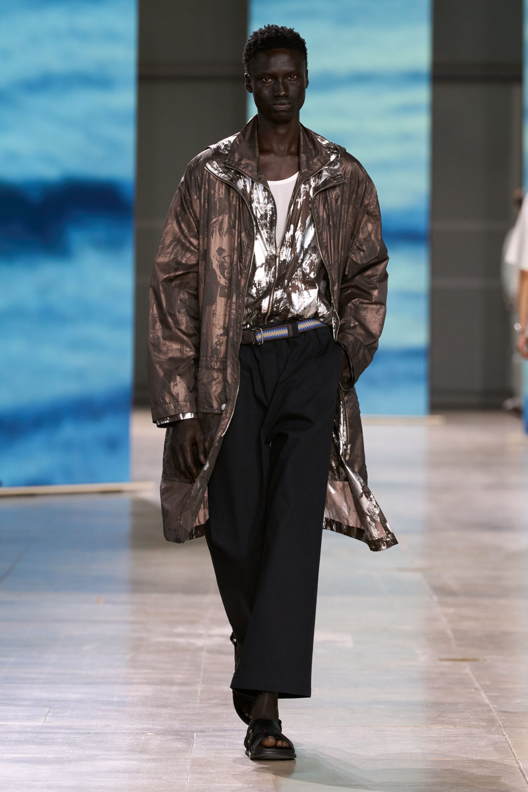 gray silk long-sleeve collared relaxed printed shiny coat