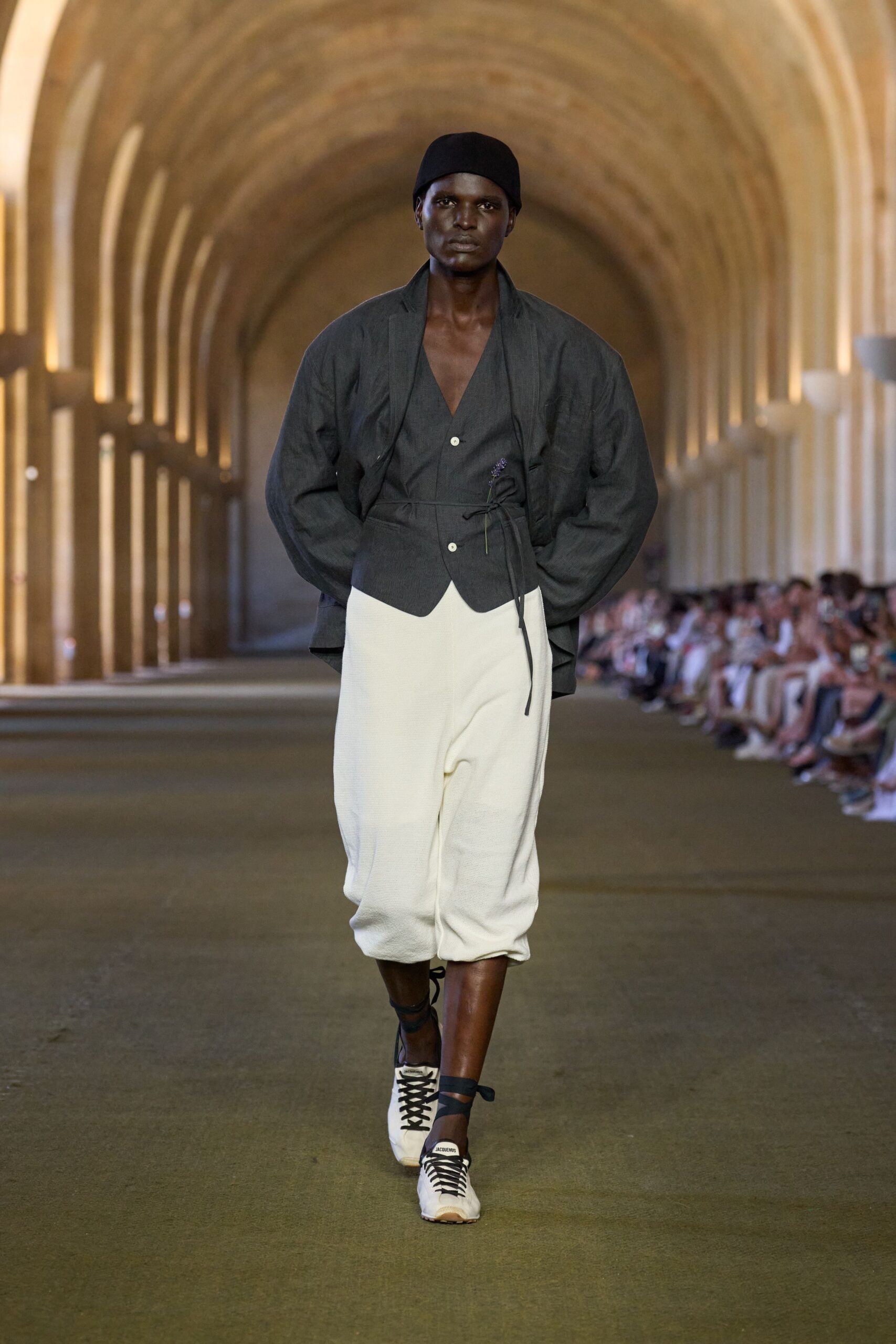 white cotton relaxed cropped pants
