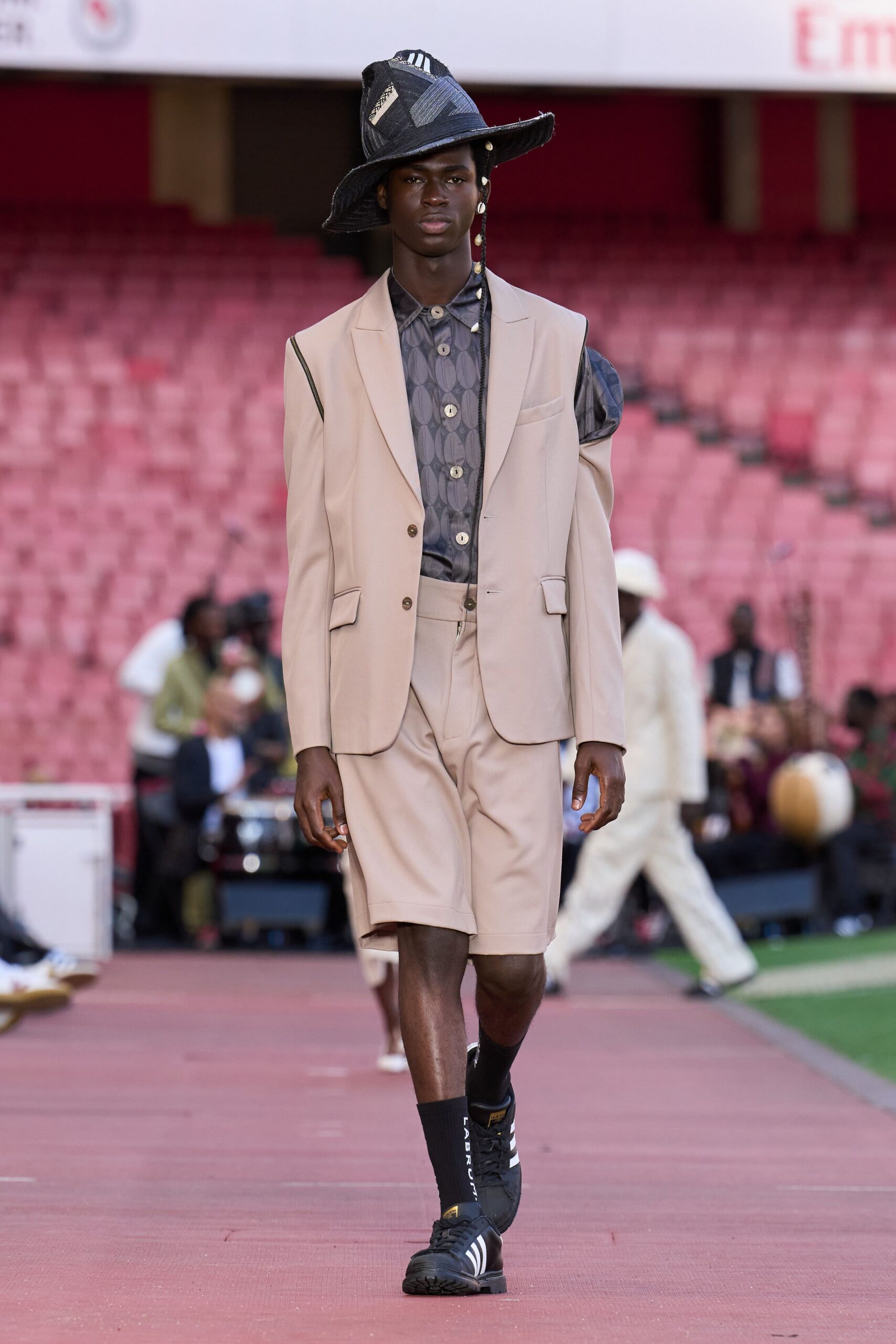 beige tailored short shorts