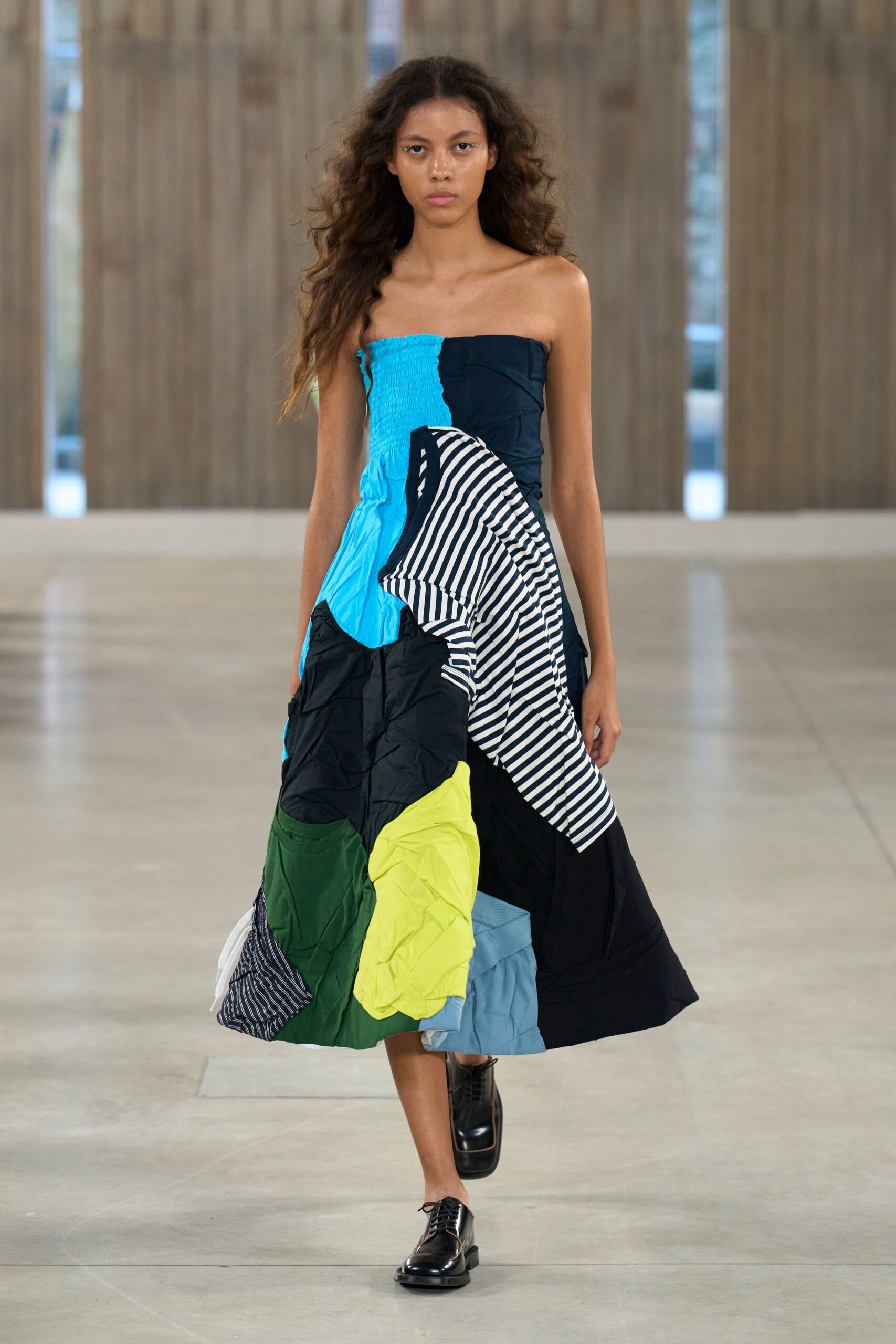 blue cotton strapless fitted color-blocked pleated midi dress
