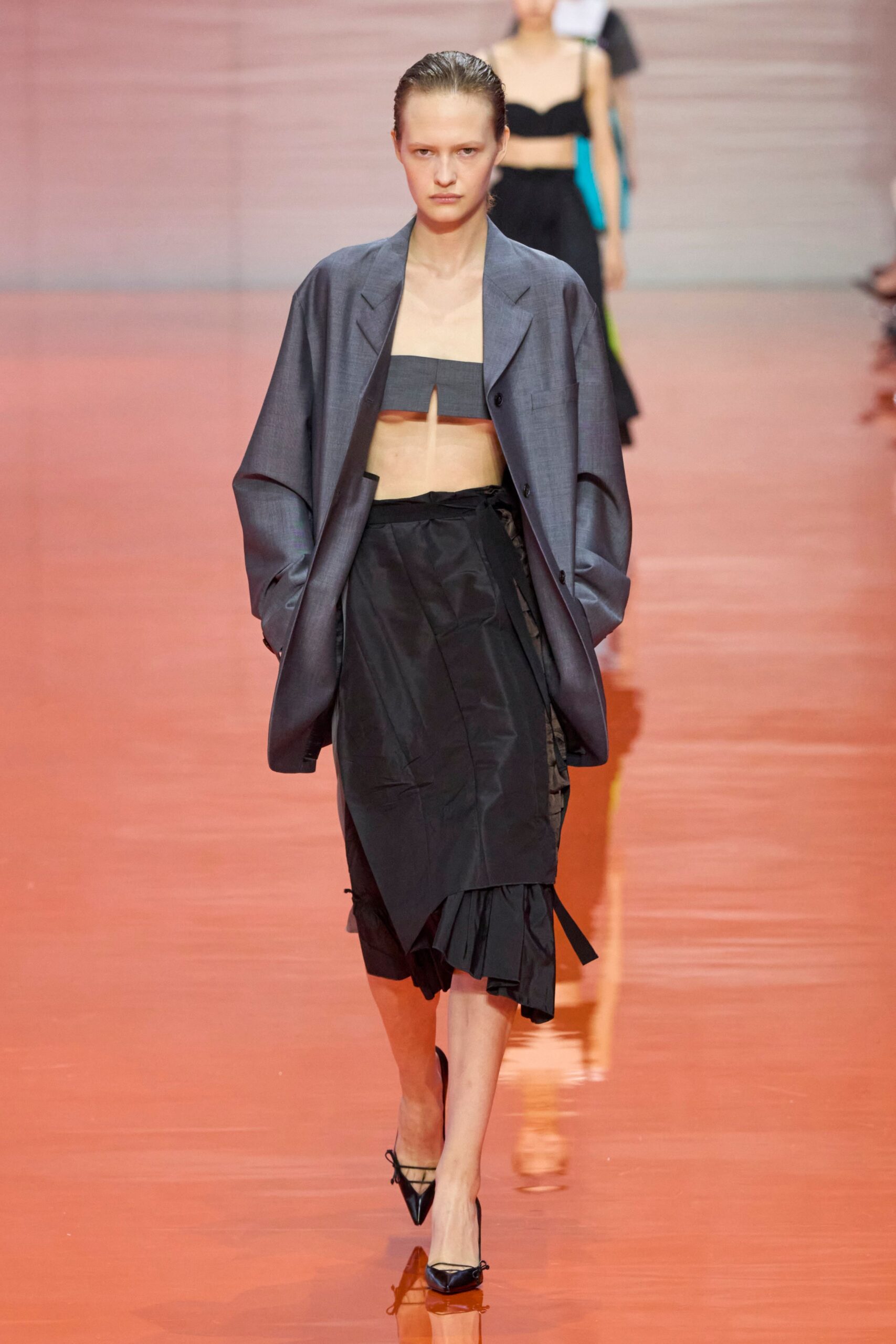 black silk fitted high-waisted pleated skirt