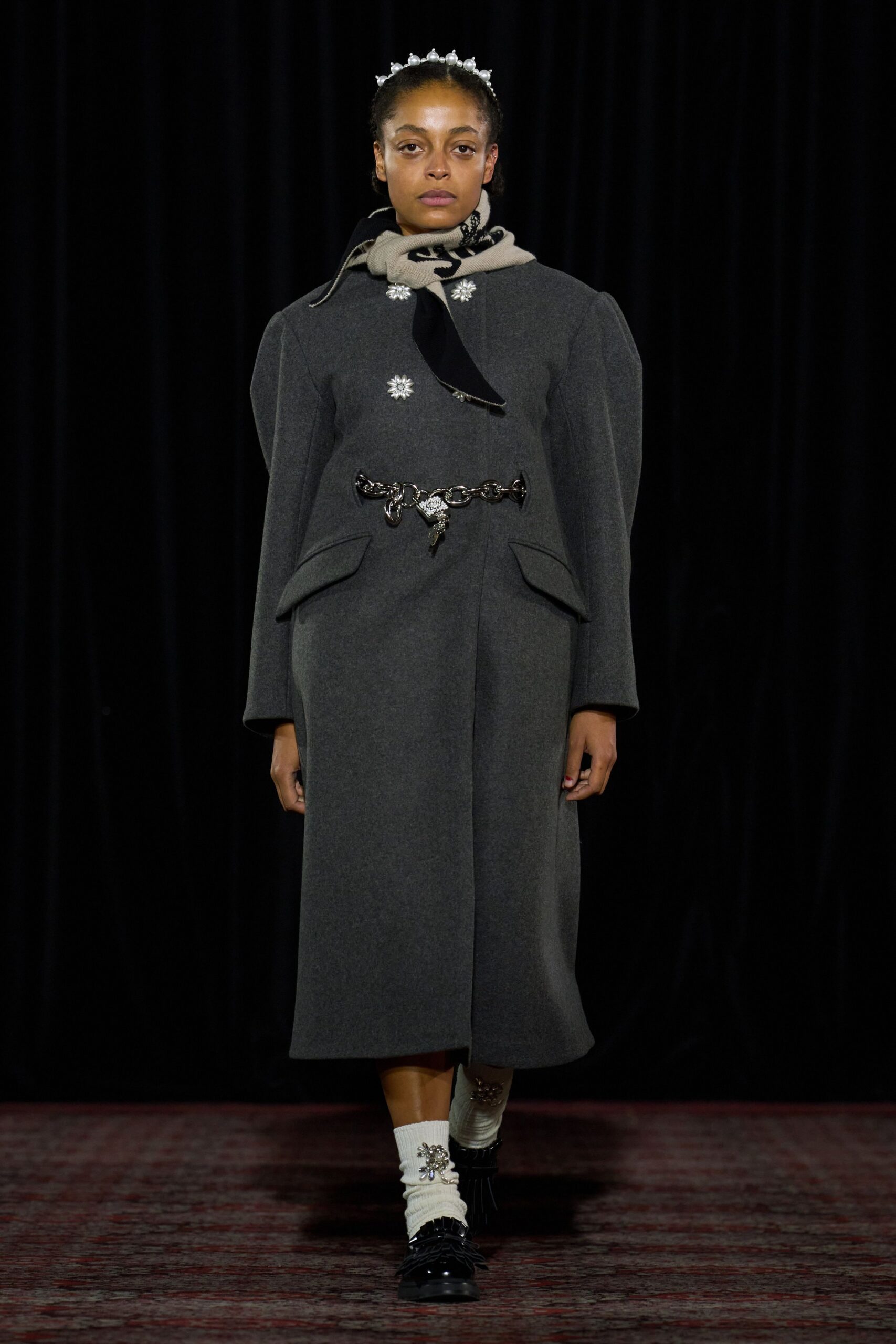 gray wool long-sleeve collared structured buttoned pockets coat