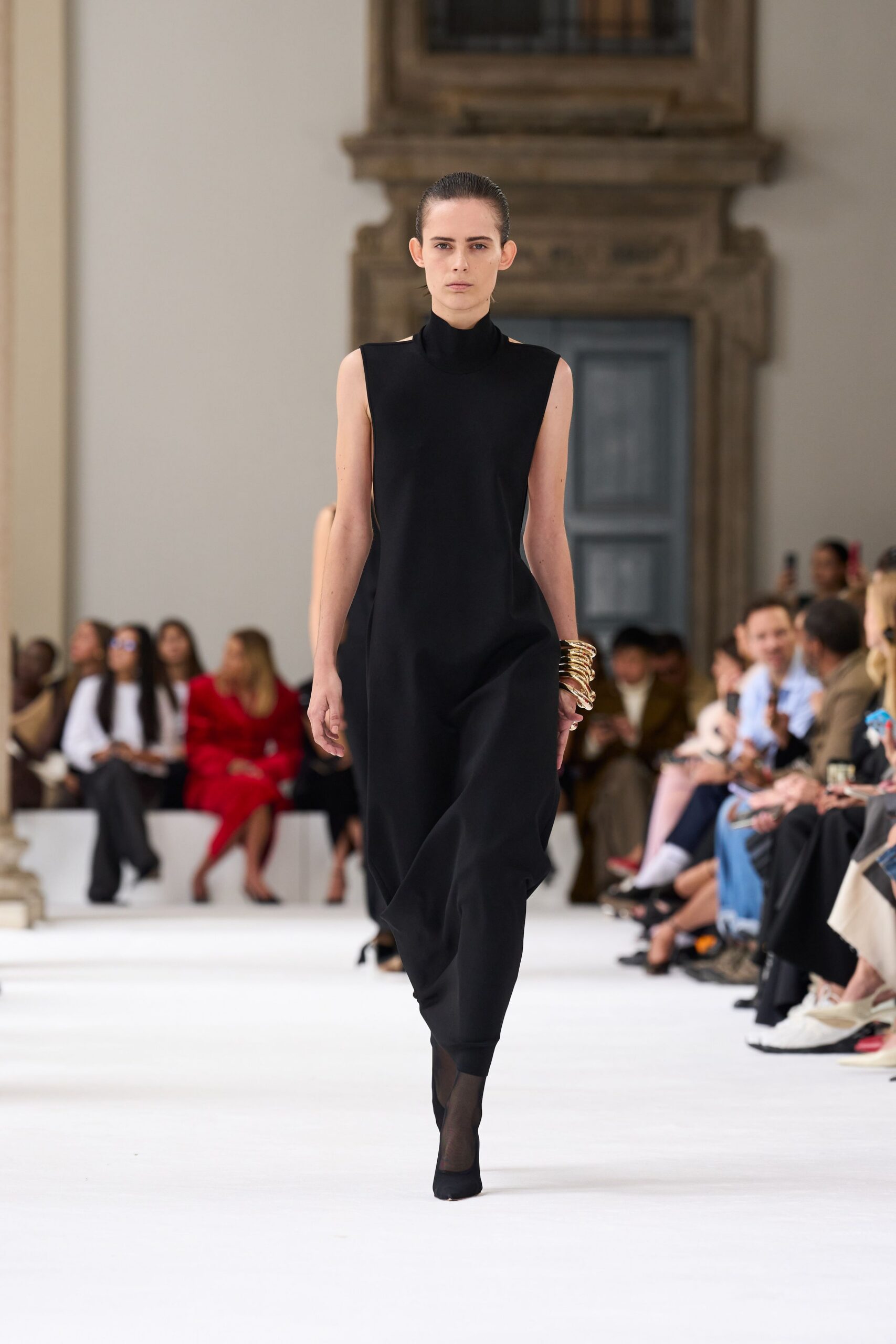 black fitted sleeveless dress