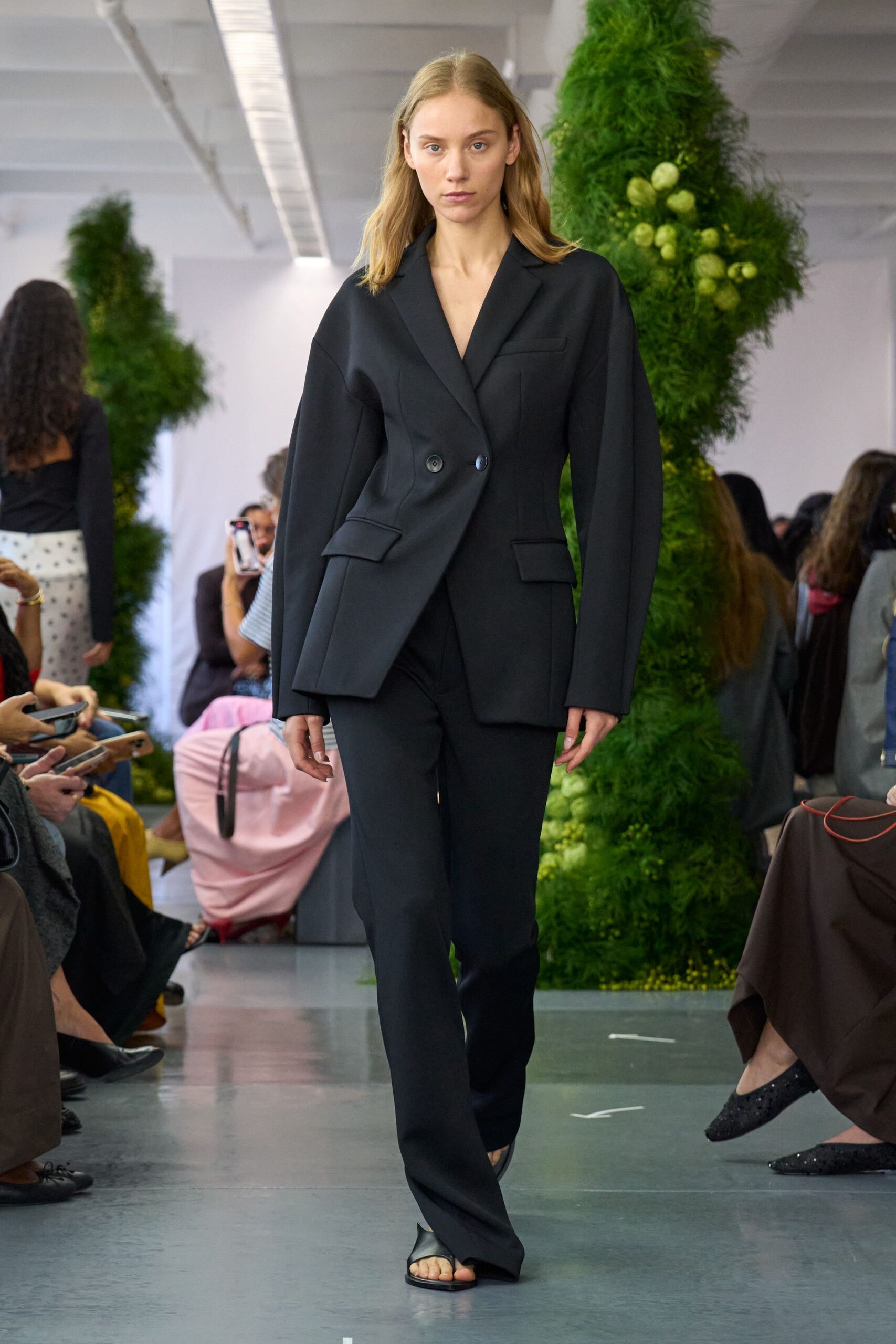 black wool long-sleeve collared structured blazer