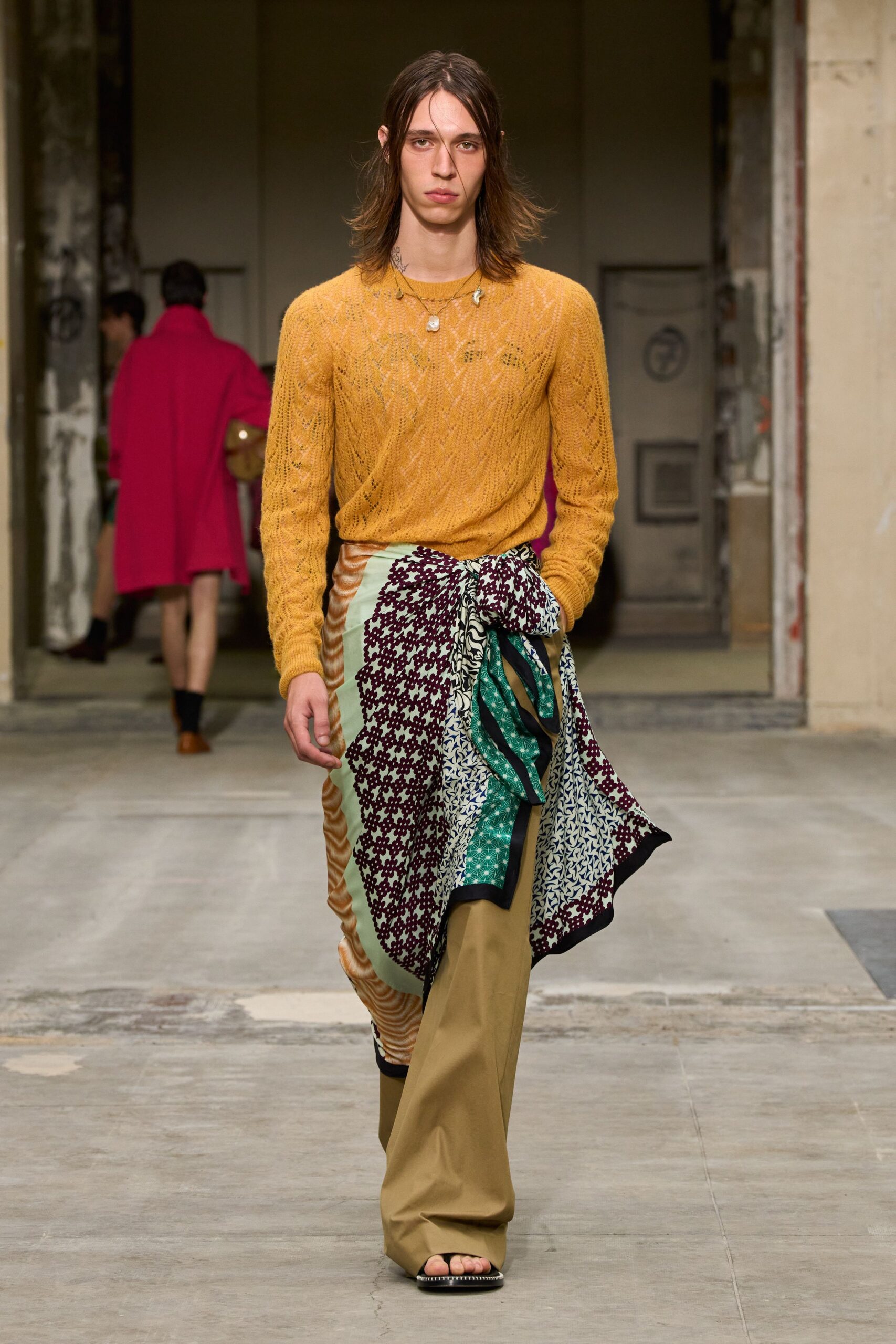 yellow knit long-sleeve v-neck fitted textured top