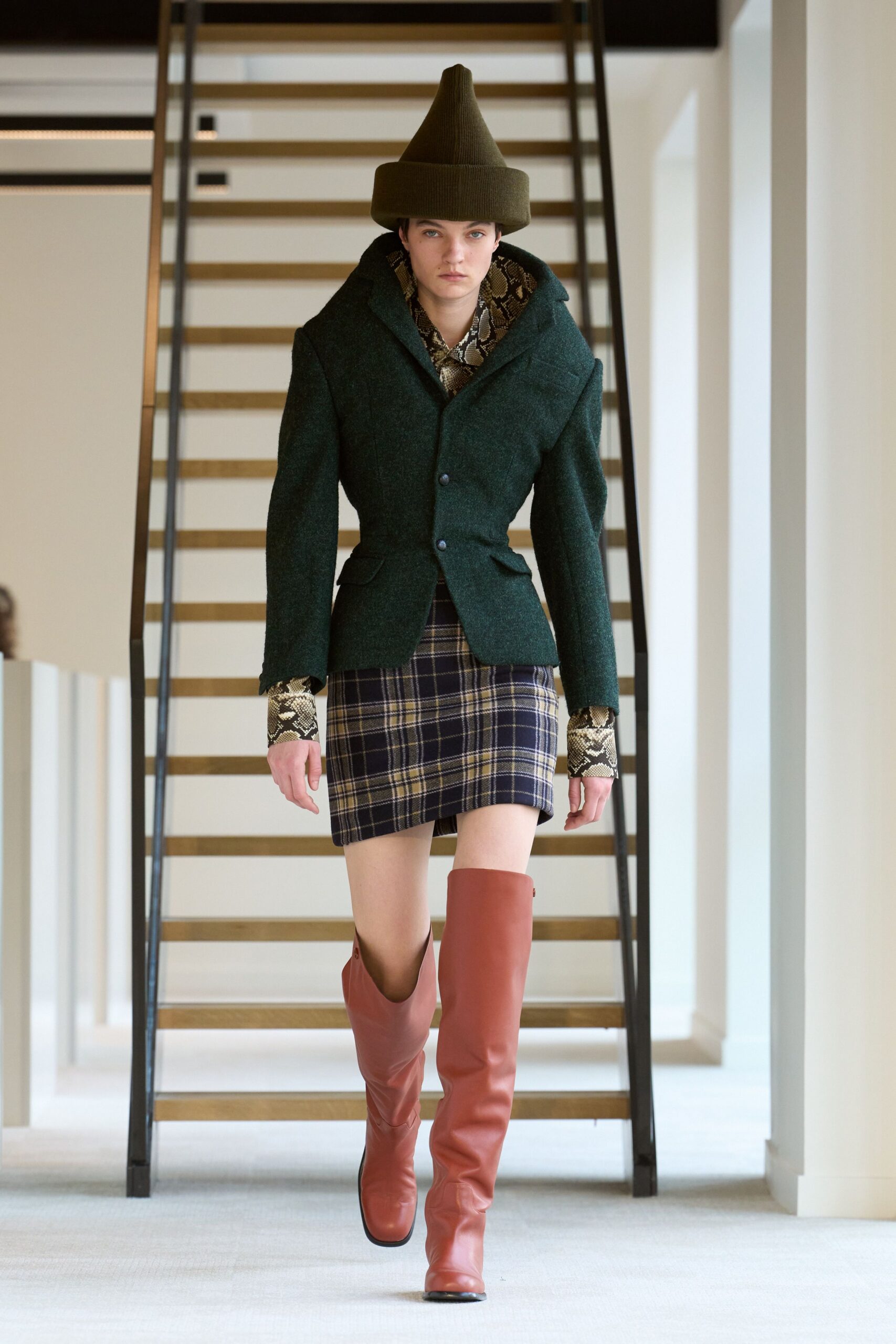 green wool long-sleeve collared structured buttoned blazer