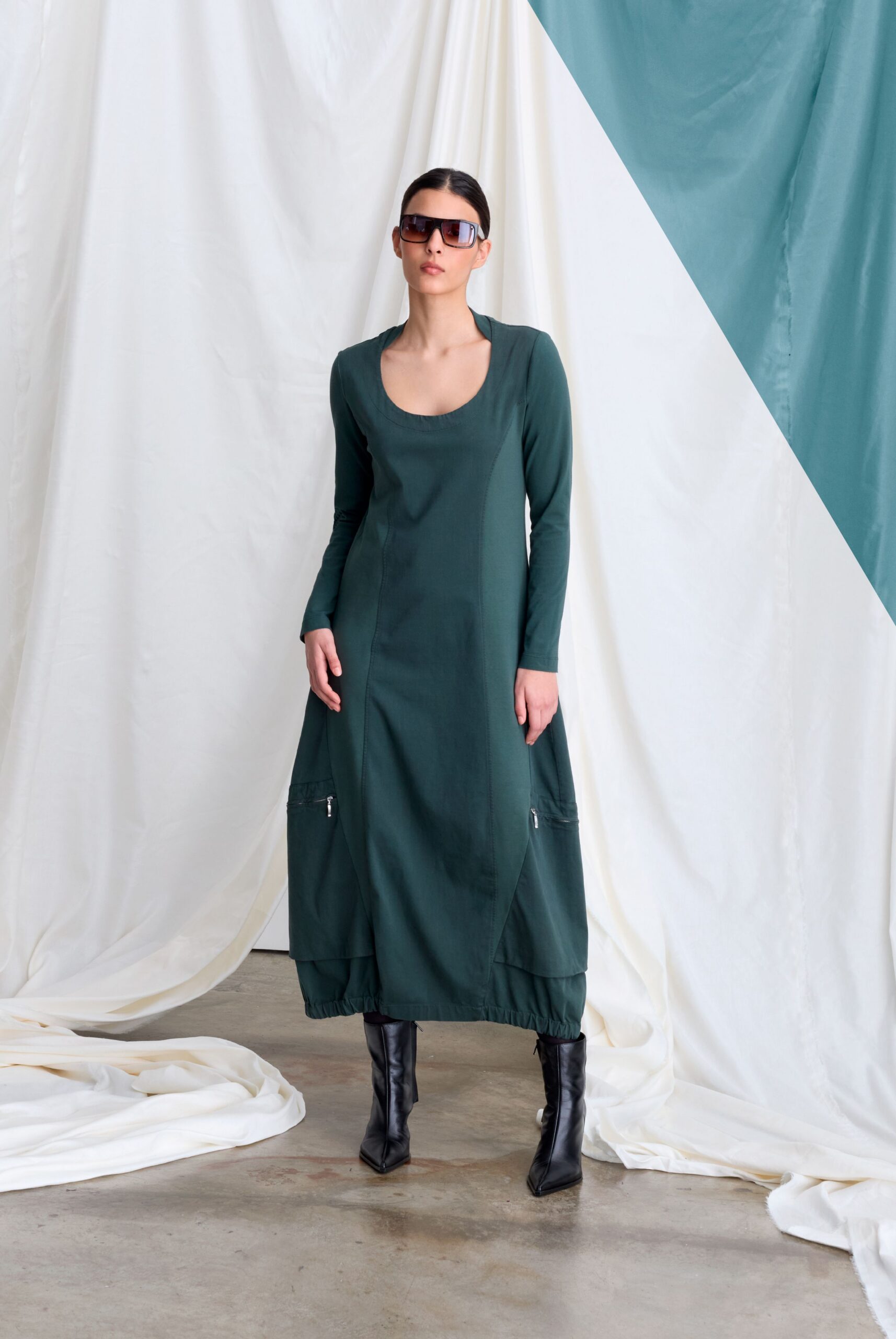 green cotton long-sleeve scoop-neck relaxed zippered pockets dress