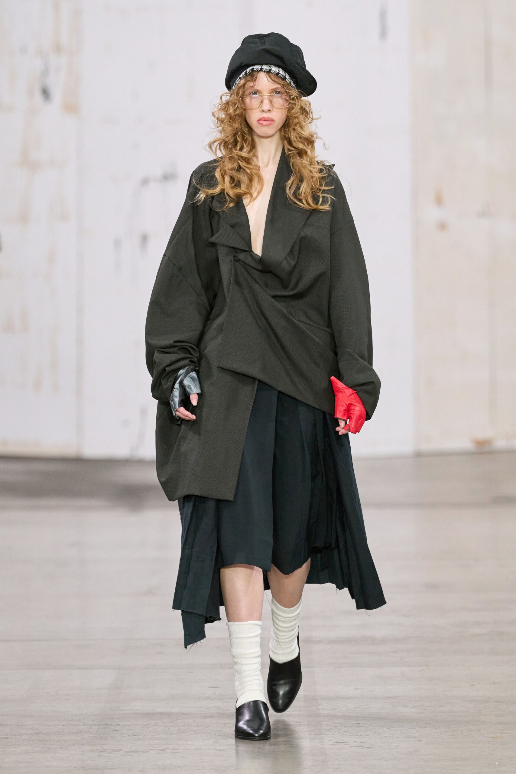 black cotton long-sleeve v-neck oversized draped jacket