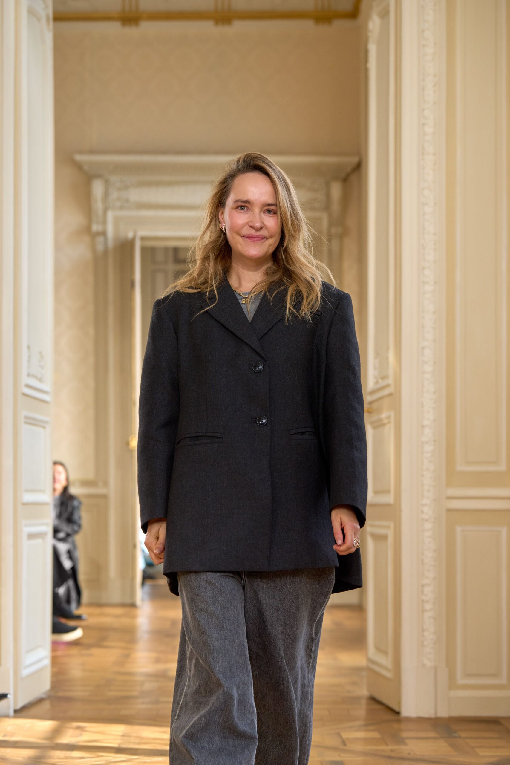 black wool long-sleeve collared relaxed buttoned blazer