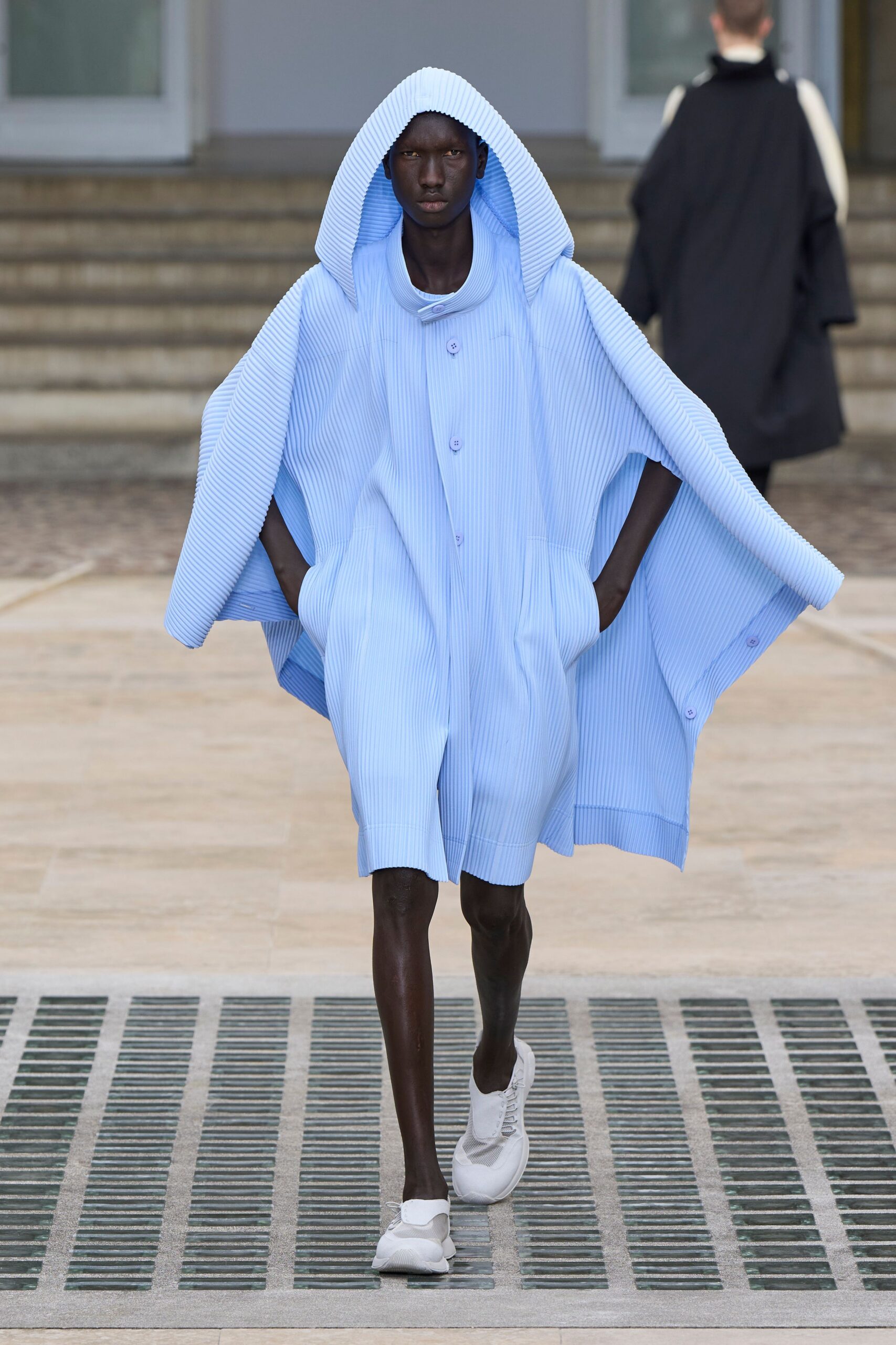 blue cotton sleeveless hooded relaxed buttoned pleated coat