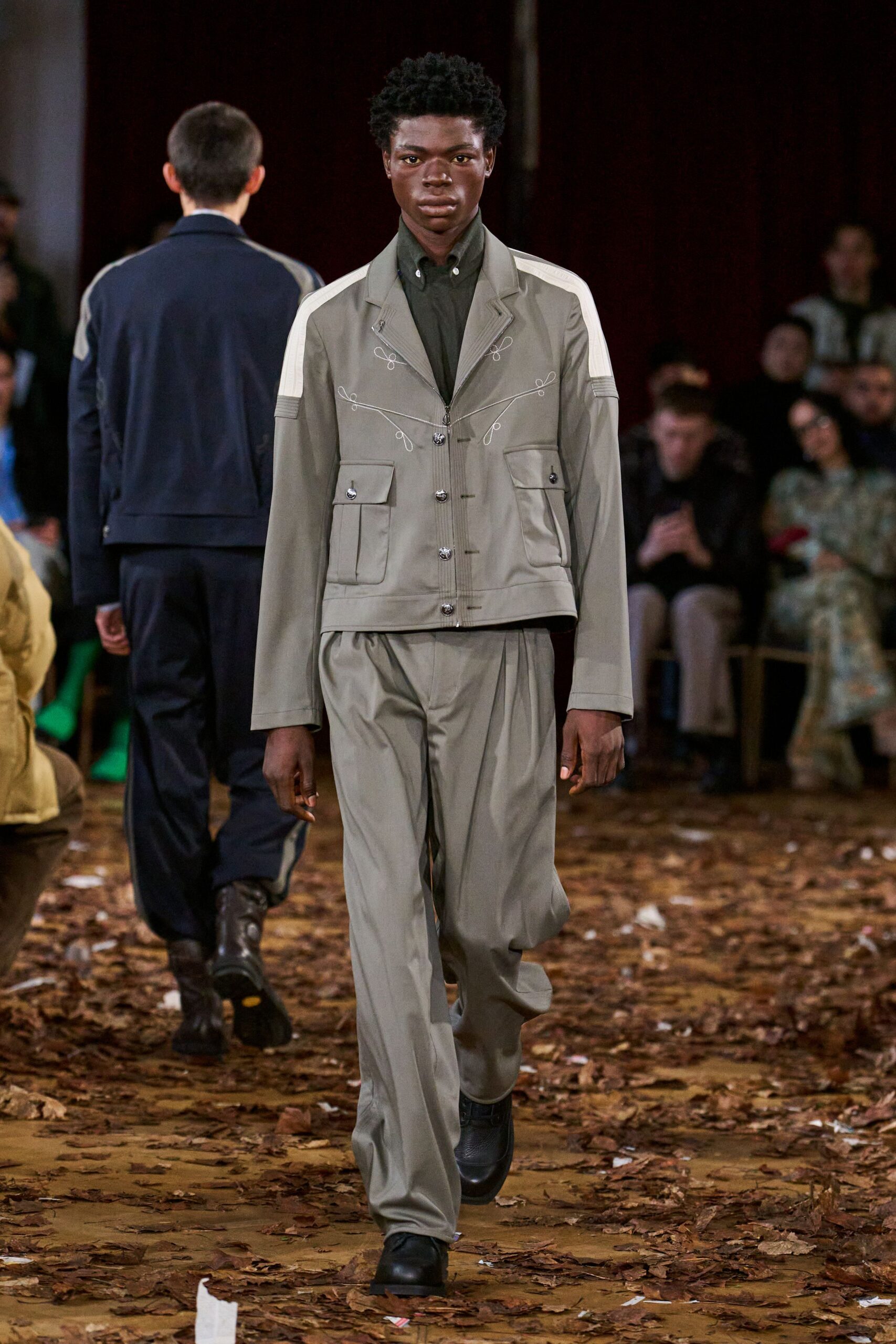 gray cotton long-sleeve collared fitted buttoned jacket