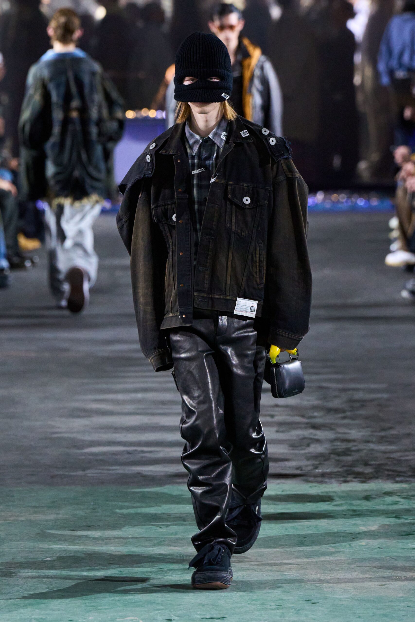 black denim long-sleeve collared oversized buttoned jacket