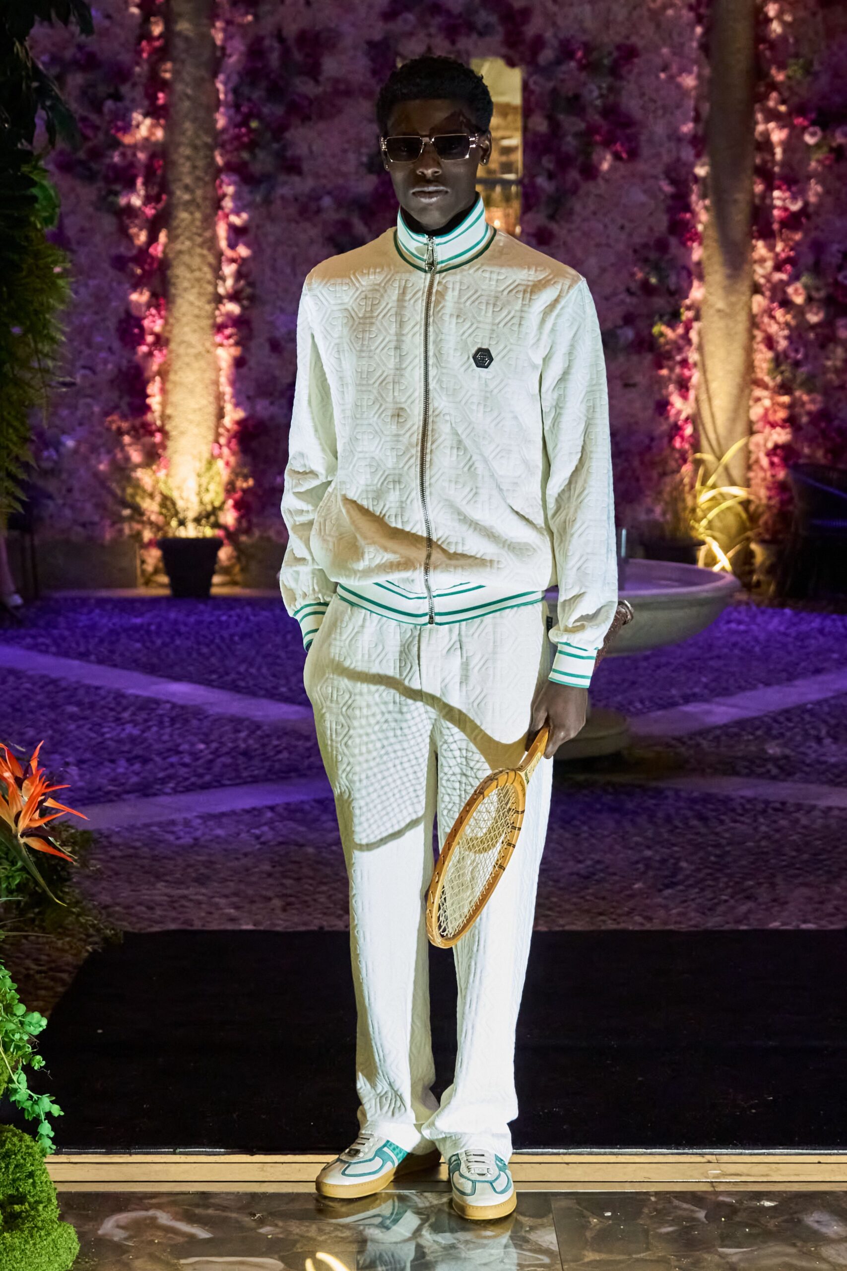 white cotton long-sleeve collared fitted embroidered jacket