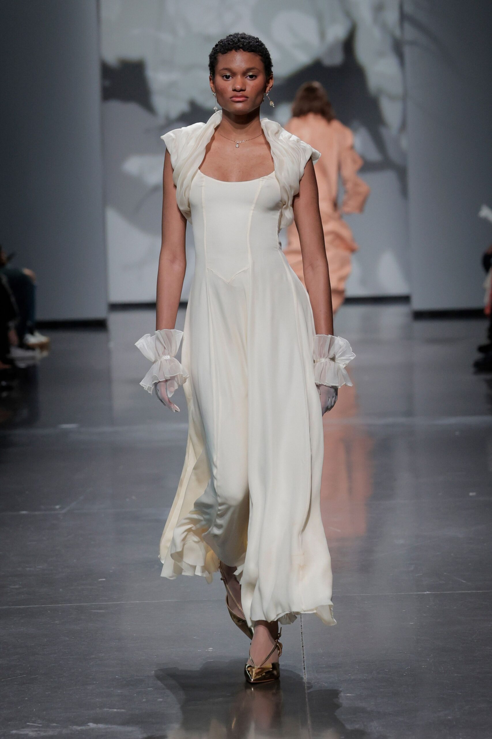 white silk fitted gloves