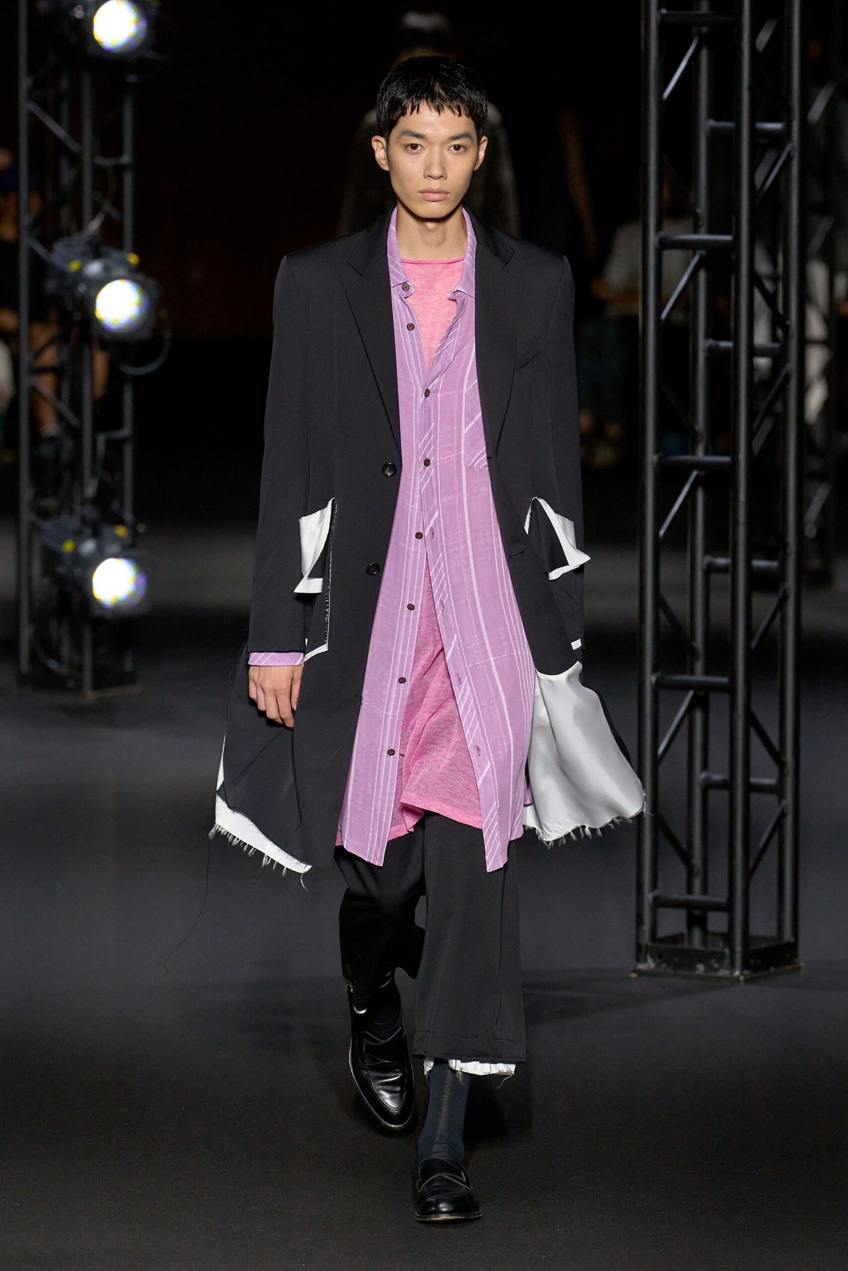 black wool long-sleeve collared relaxed layered coat