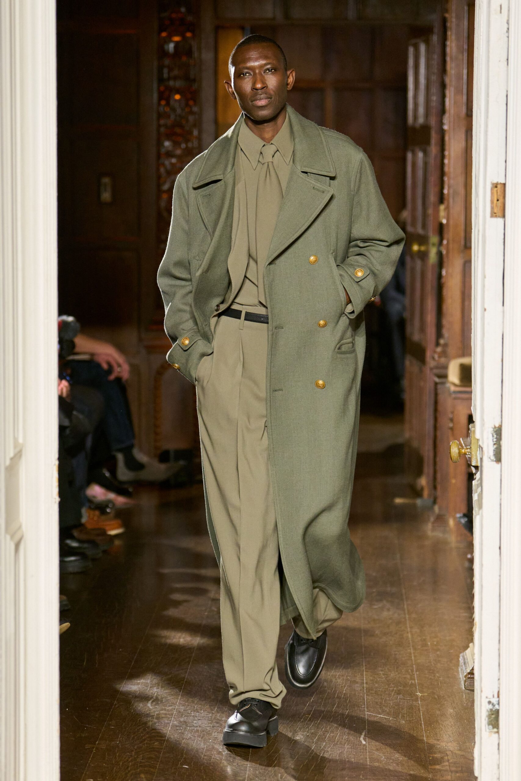 green wool long-sleeve collared relaxed coat
