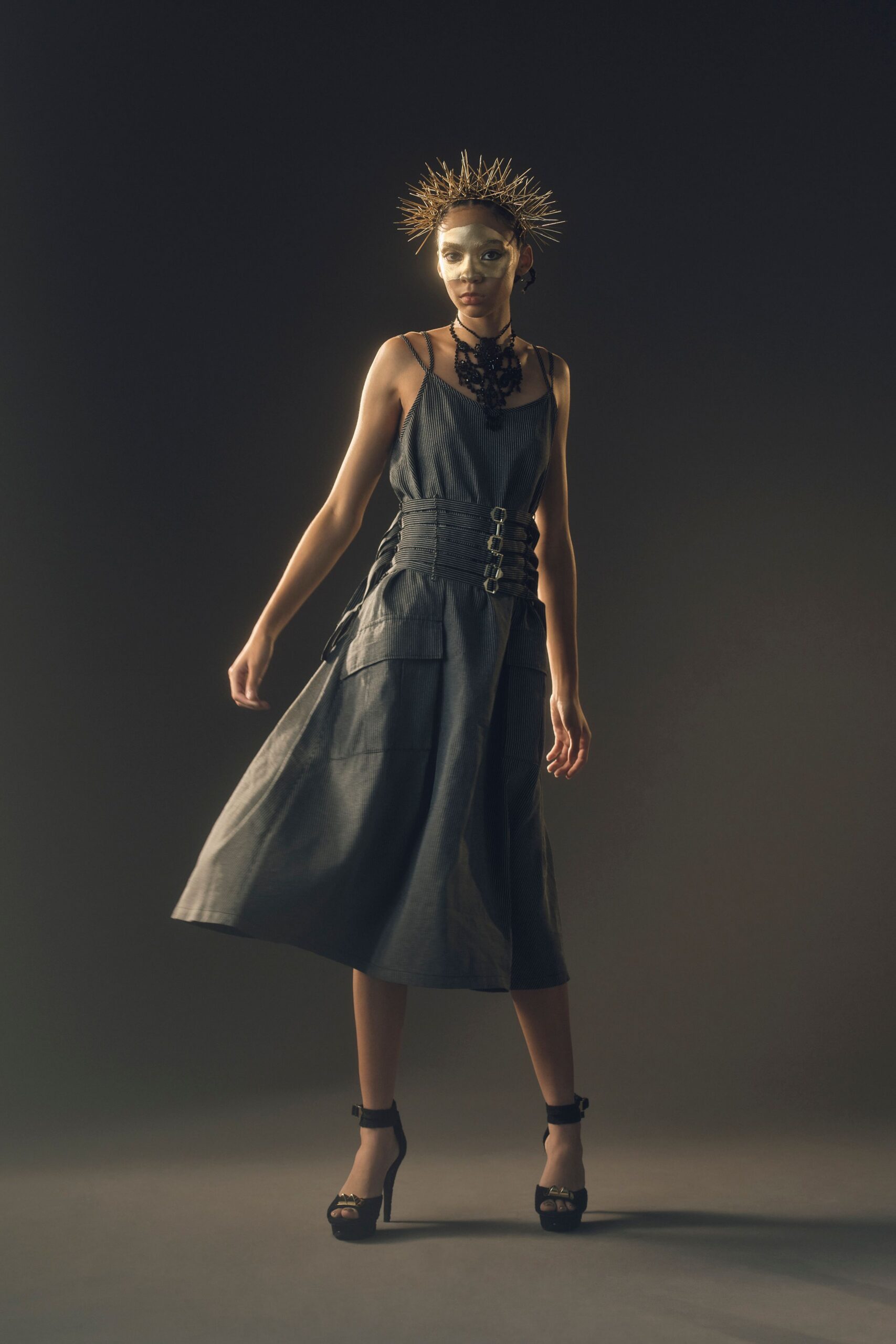 gray cotton sleeveless v-neck fitted pleated pockets dress