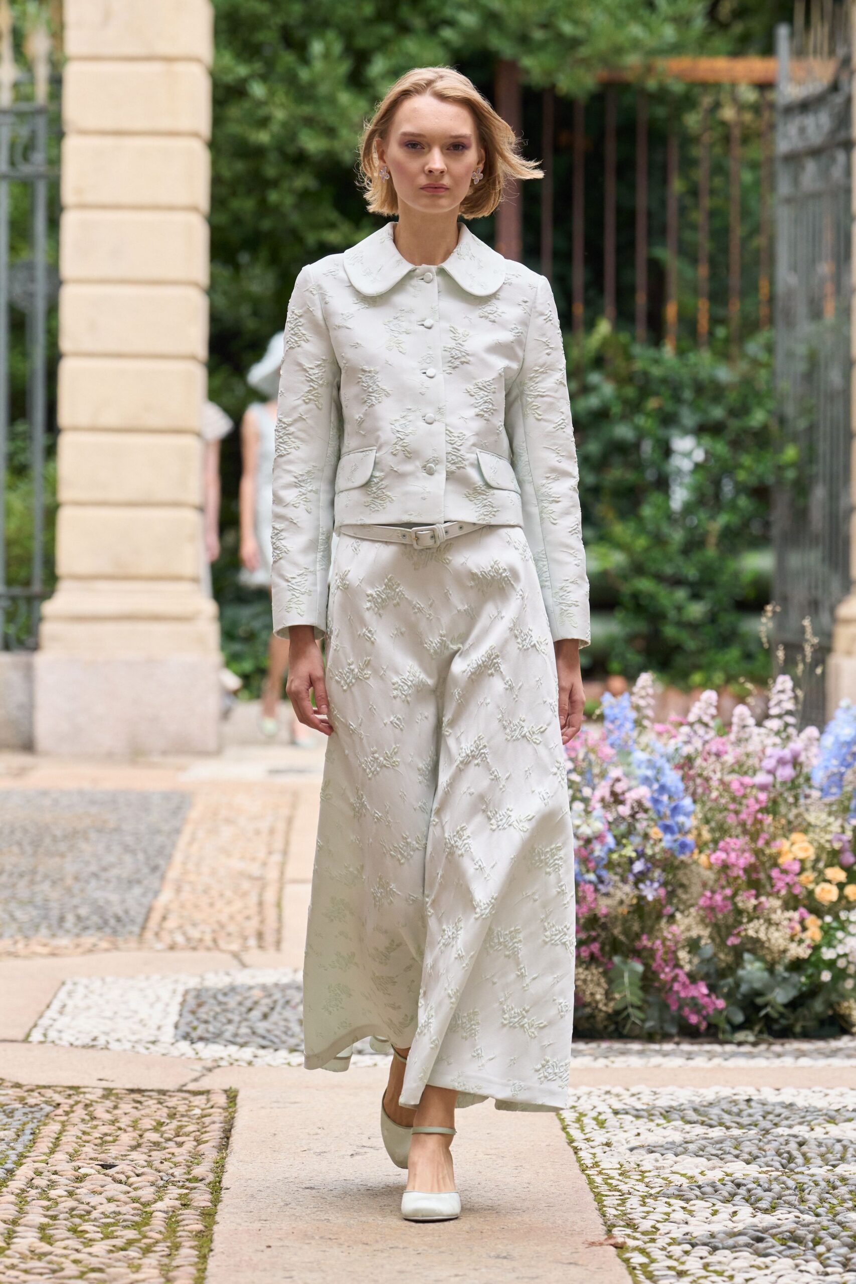green cotton long-sleeve collared fitted embroidered jacket