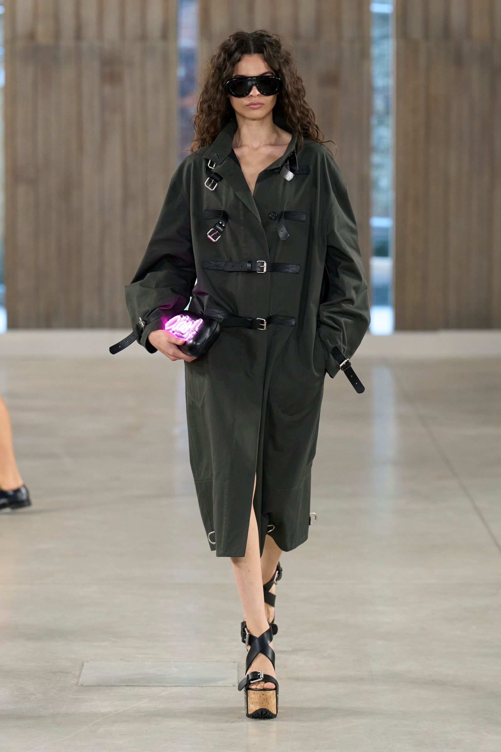 green cotton long-sleeve collared relaxed zippered buttoned coat