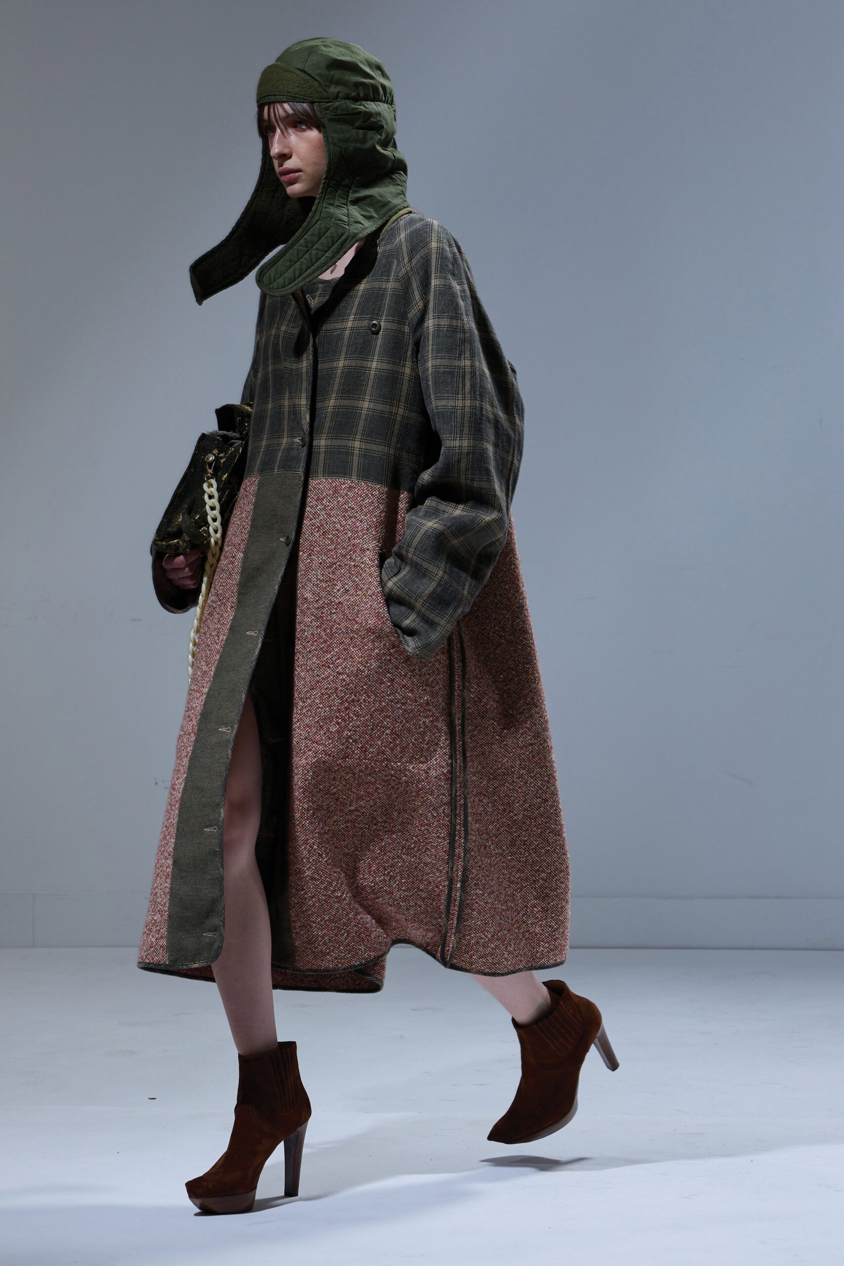 green wool long-sleeve collared oversized checked pleated coat
