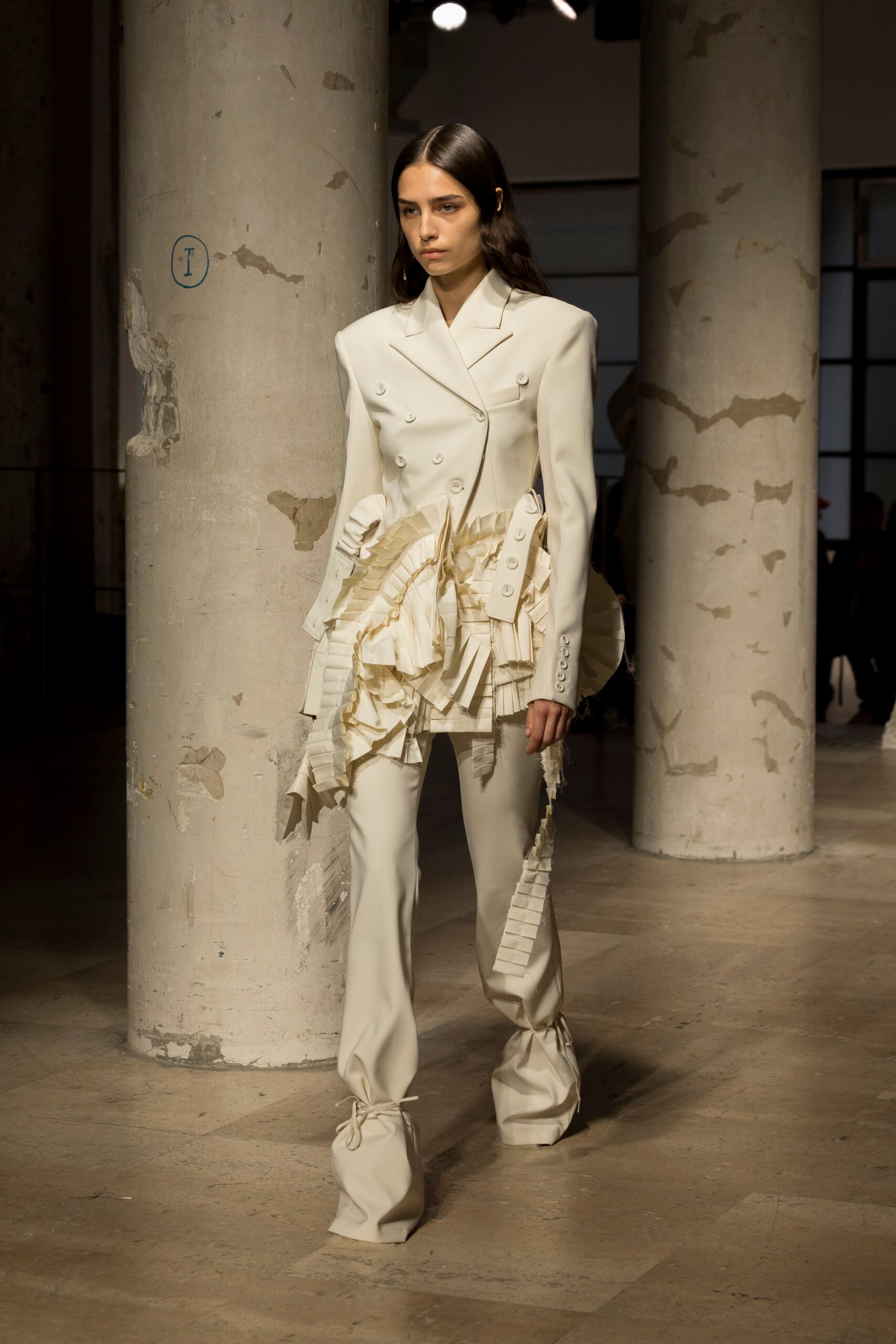 white cotton long-sleeve collared fitted ruffled buttoned suit