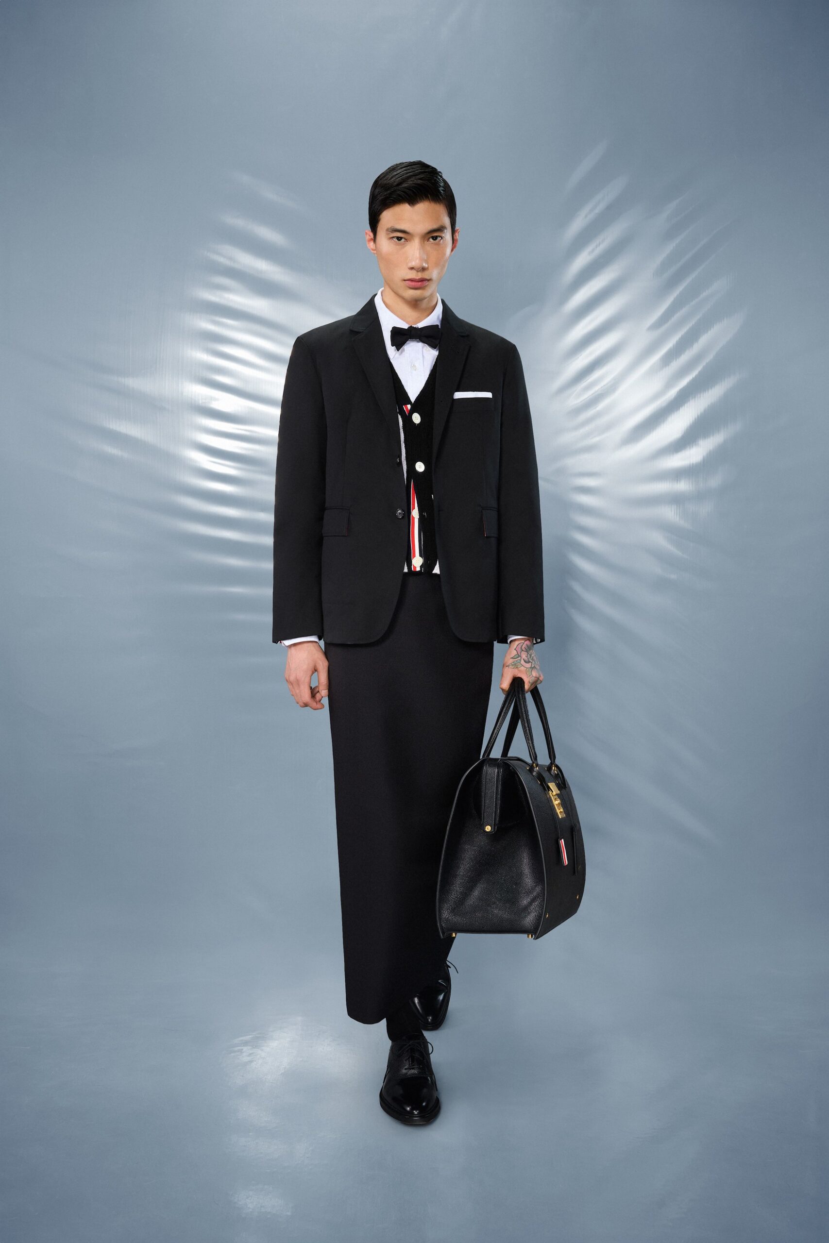 black wool sleeveless collared fitted buttoned vest