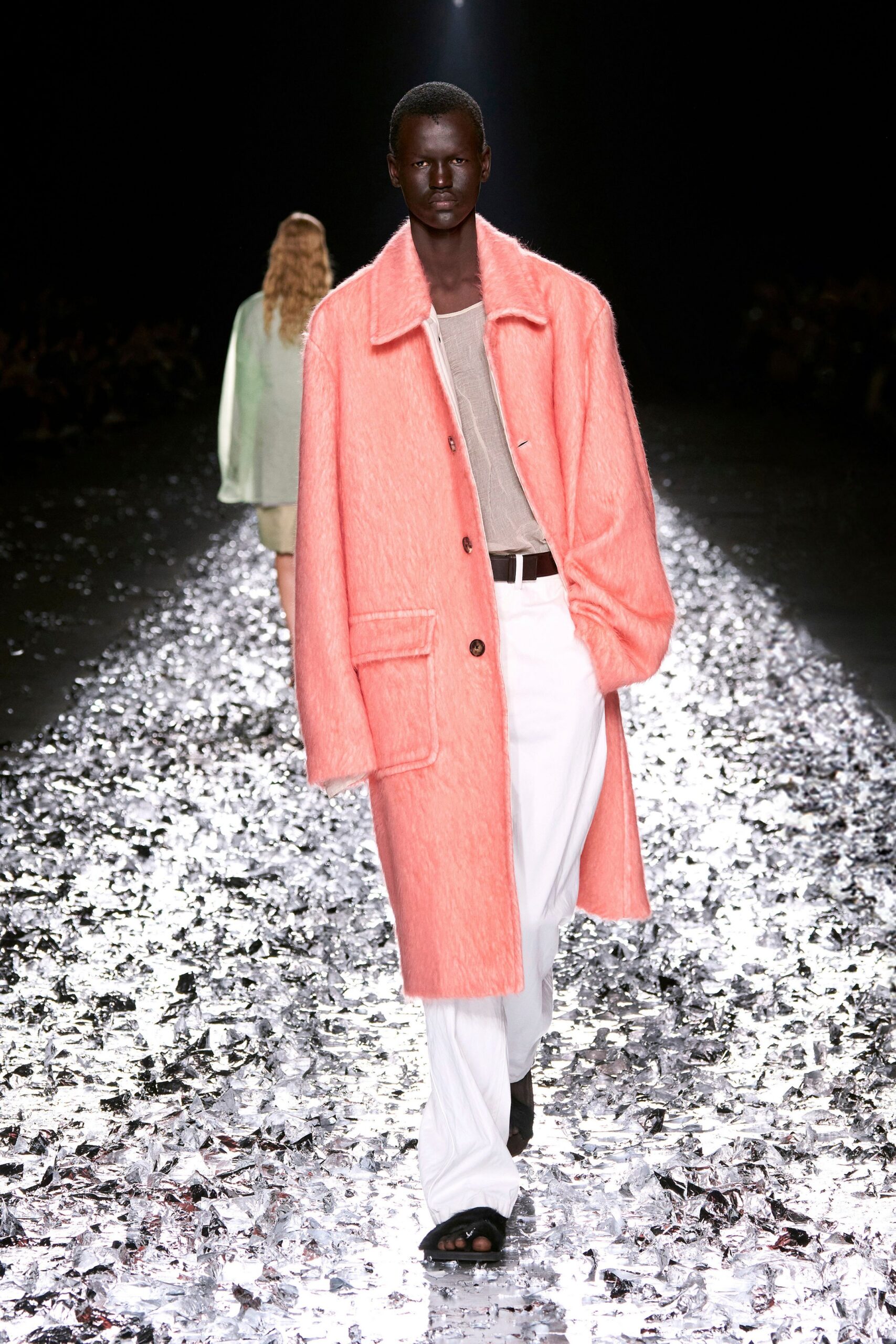 pink wool long-sleeve collared relaxed buttoned coat