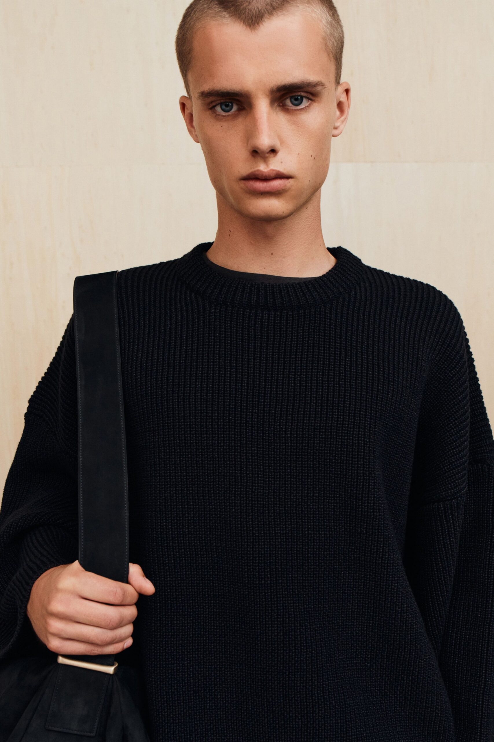 oversized black cotton sweater with bag
