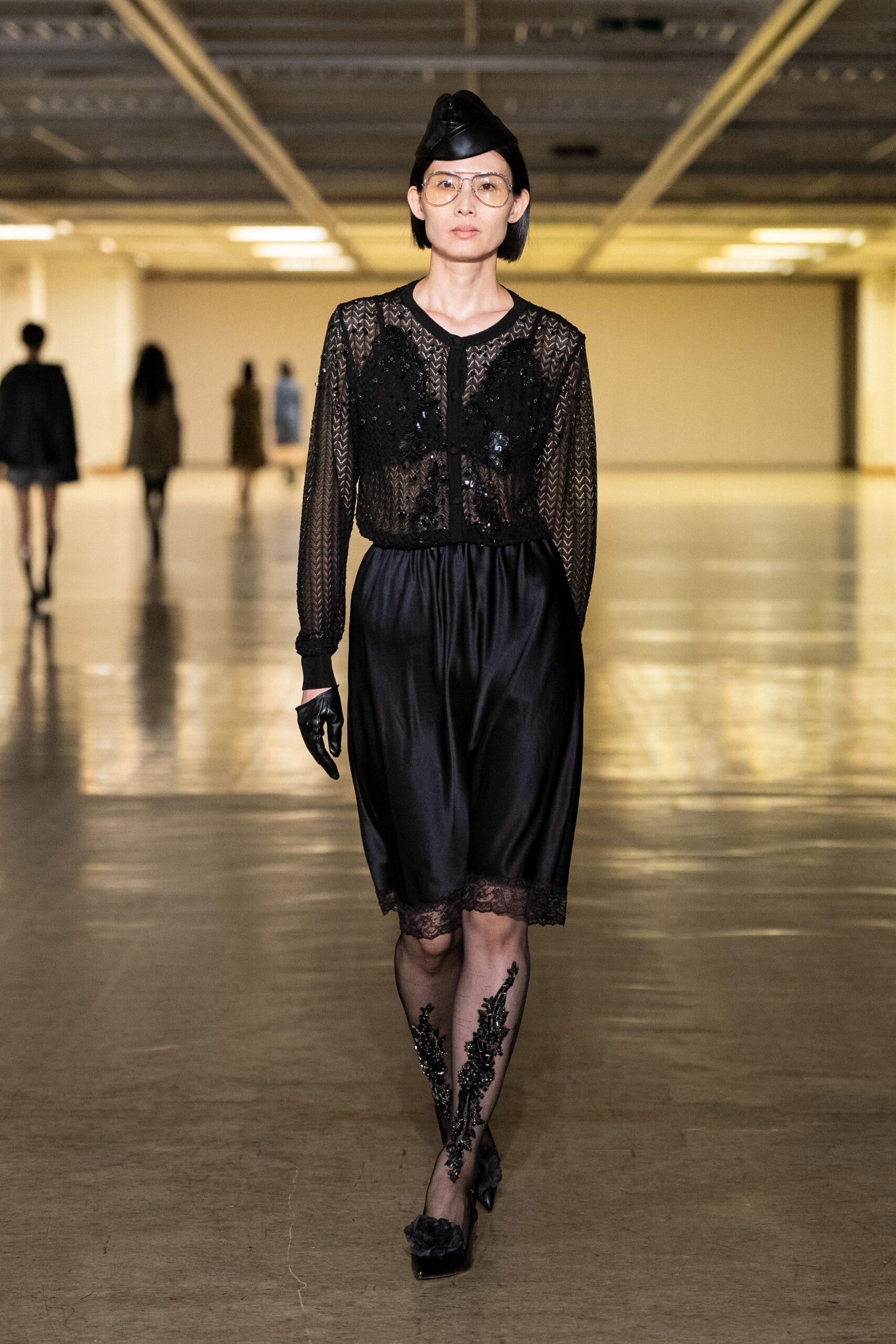 black lace long-sleeve collared fitted pleated embroidered dress