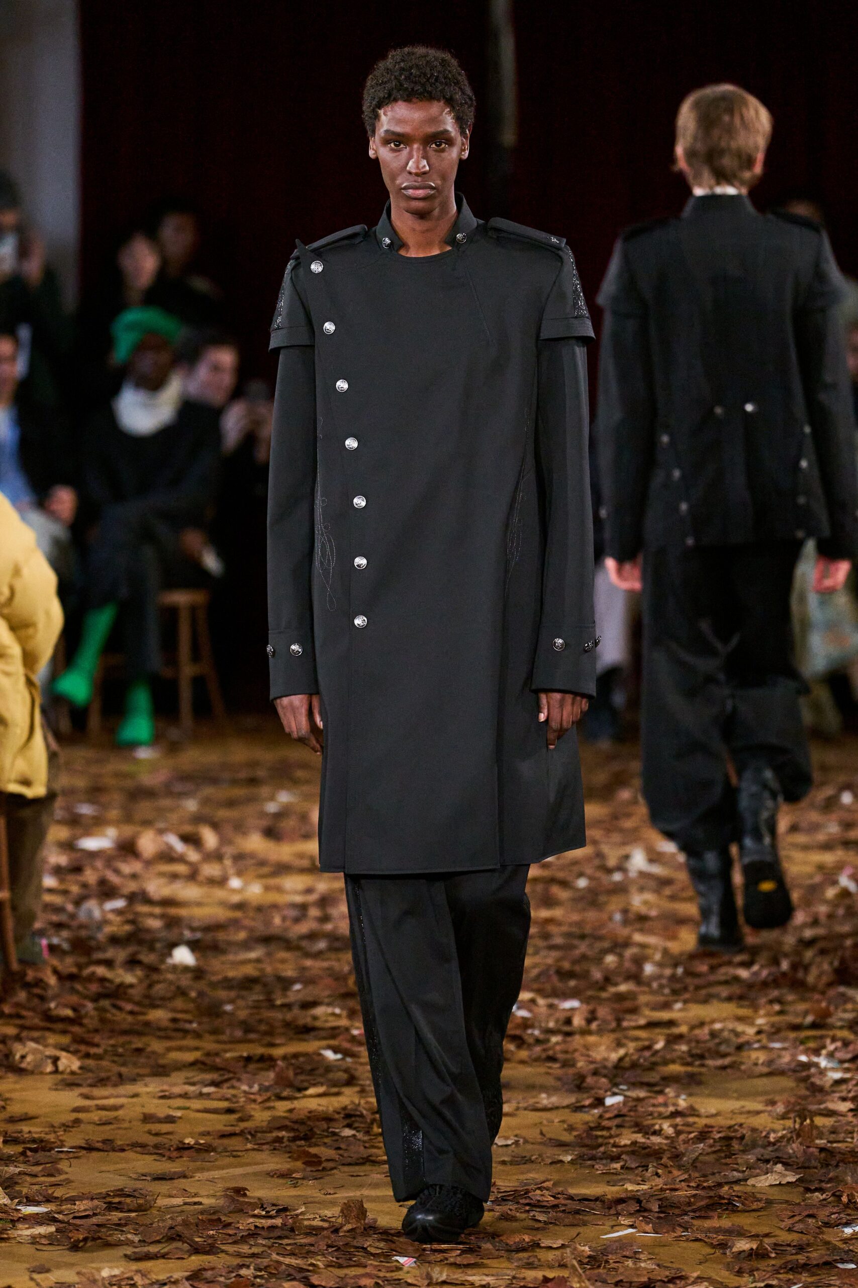 black wool long-sleeve collared fitted buttoned coat