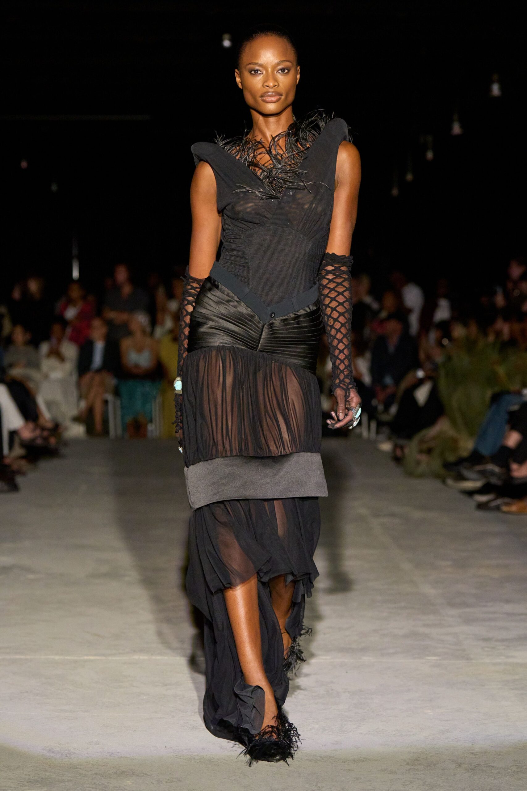 black mesh long-sleeve fitted gloves