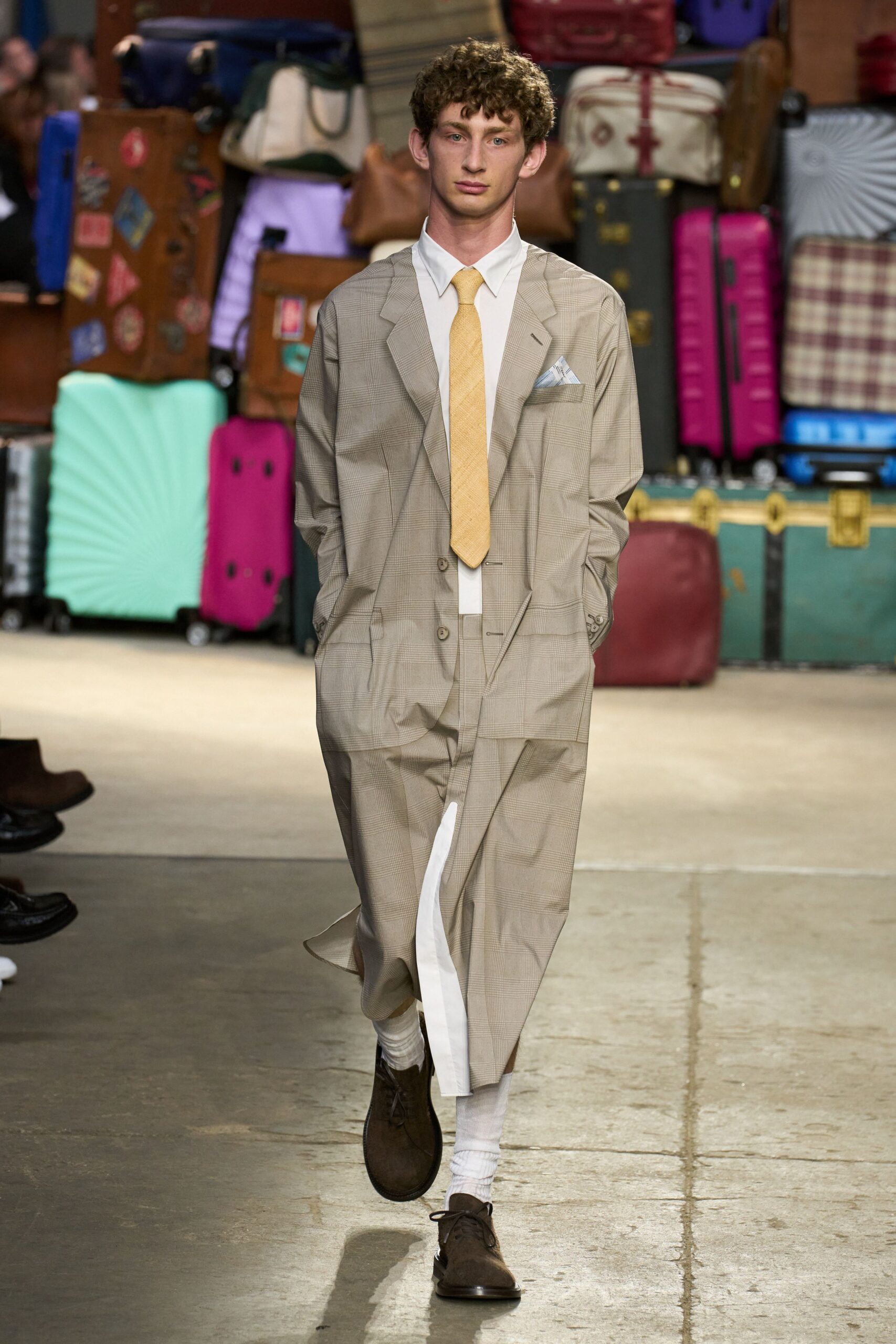 beige relaxed suit with yellow tie