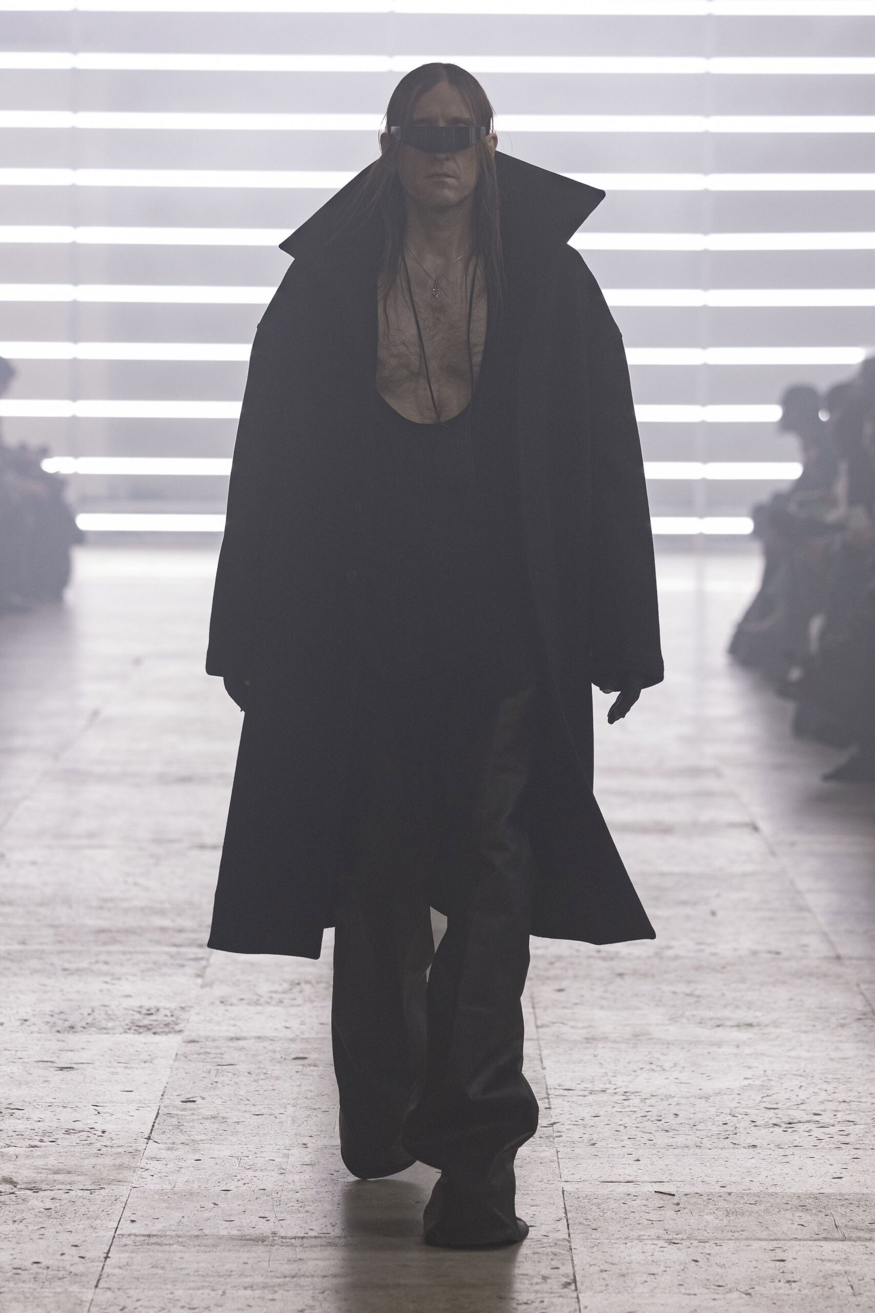 black wool long-sleeve collared oversized layered coat