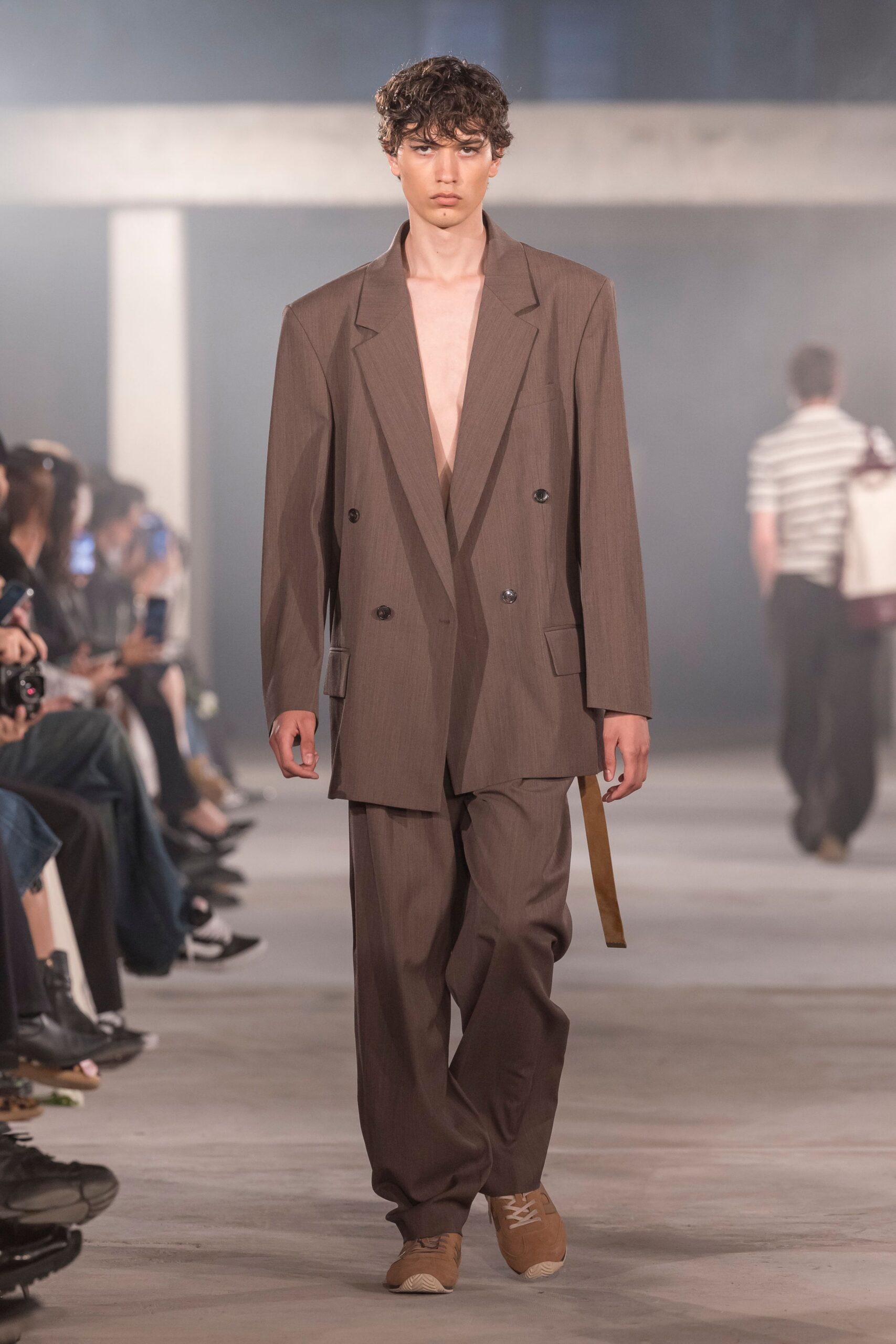 brown cotton long-sleeve collared relaxed suit