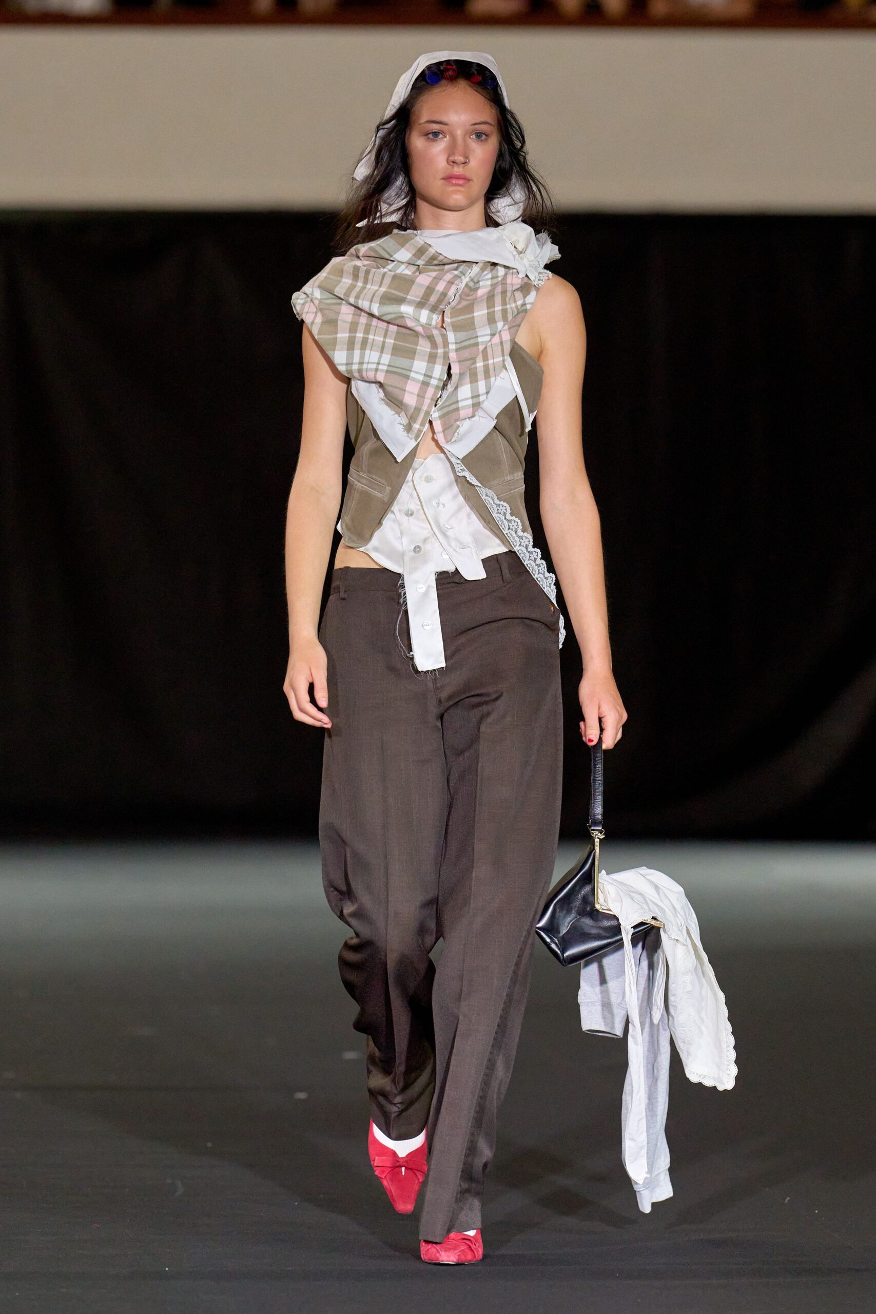 beige cotton sleeveless collared fitted layered top