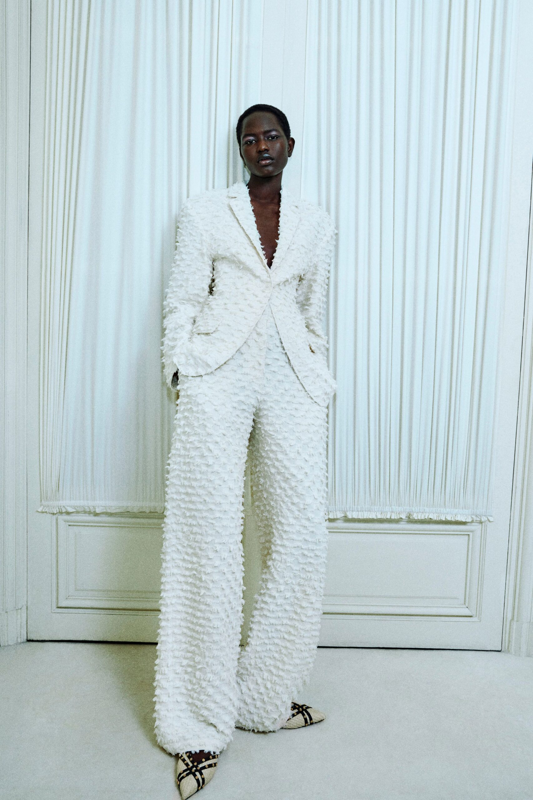 white cotton long-sleeve collared fitted textured suit