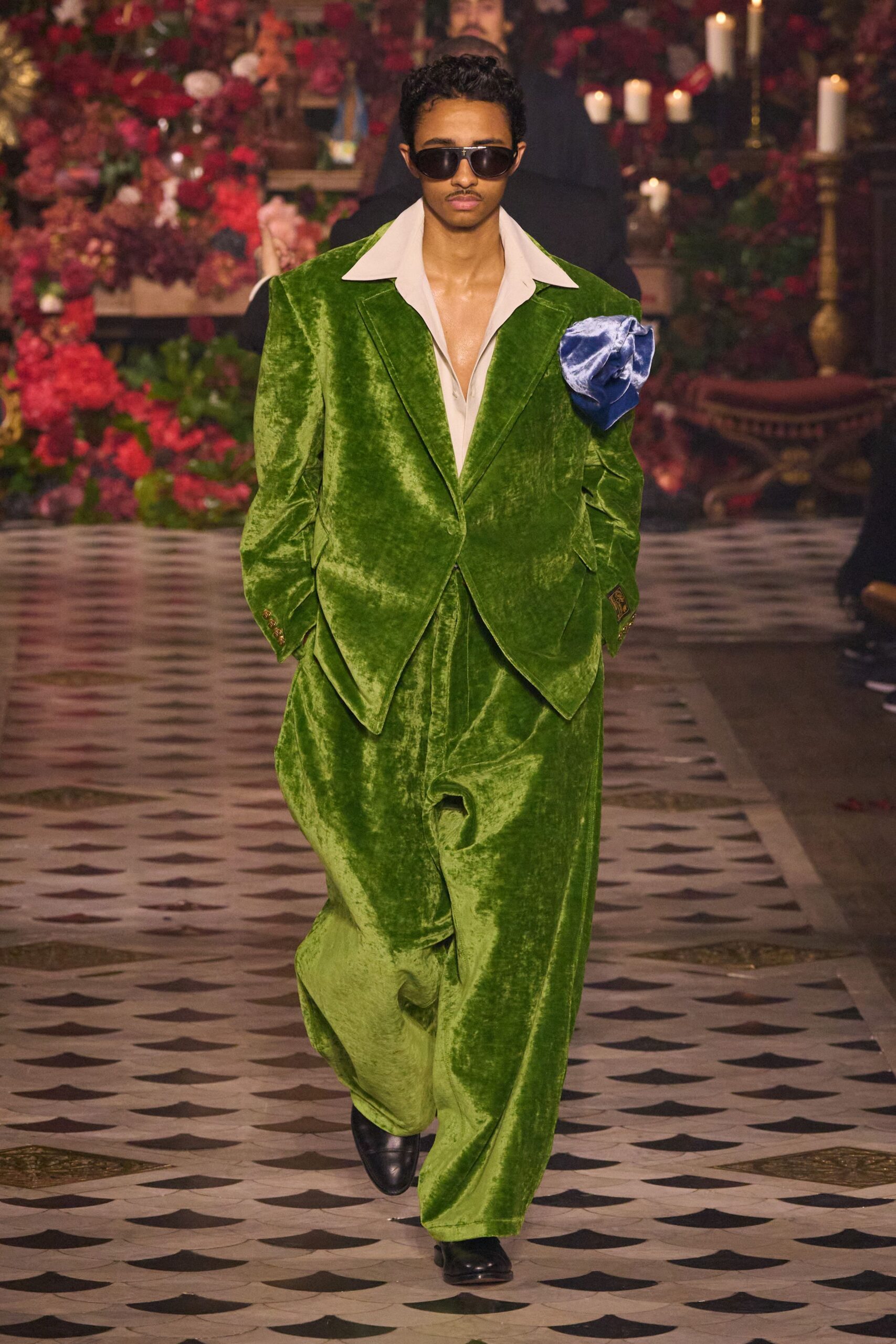 green velvet long-sleeve collared relaxed buttoned suit