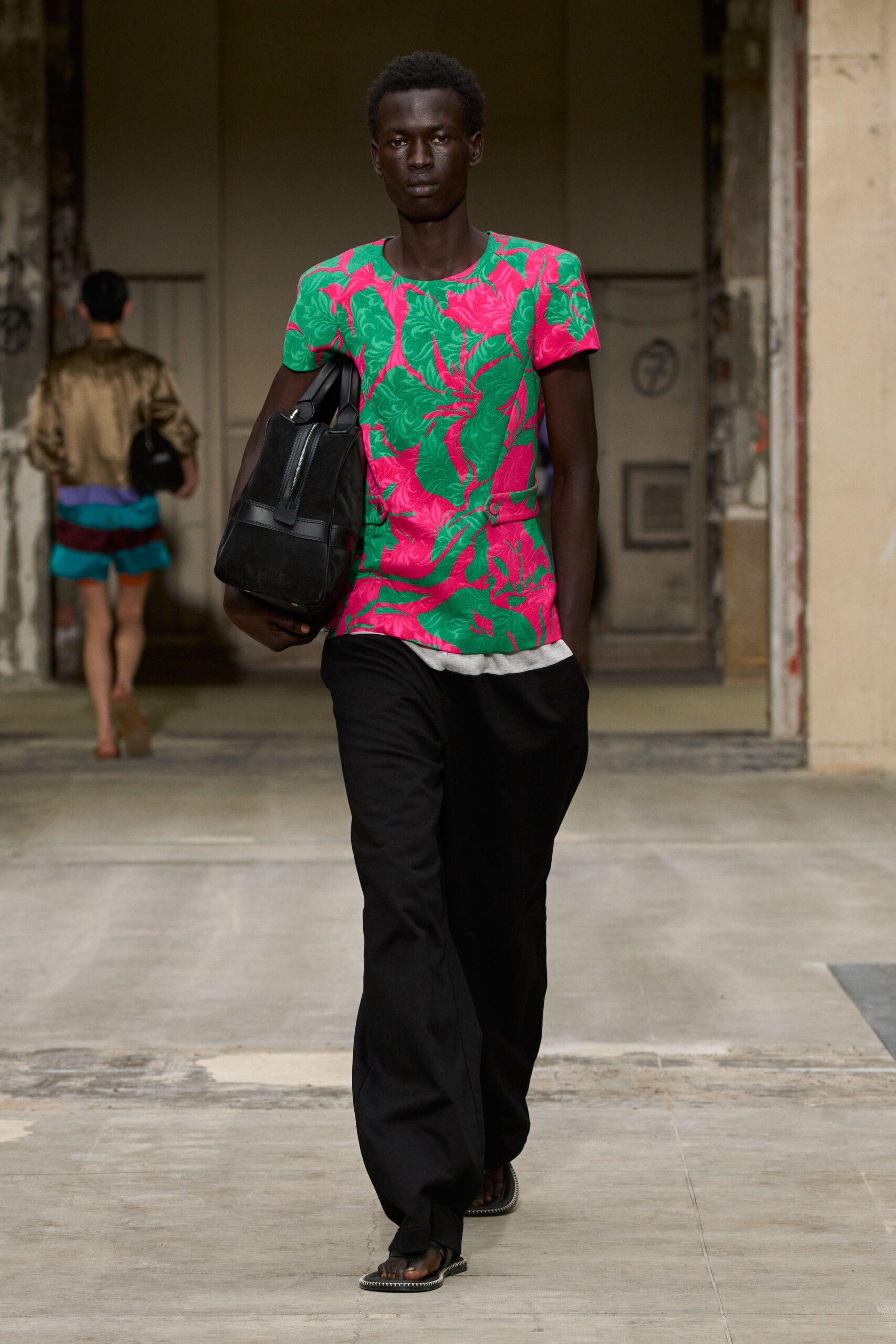 pink short-sleeve collared relaxed printed t-shirt